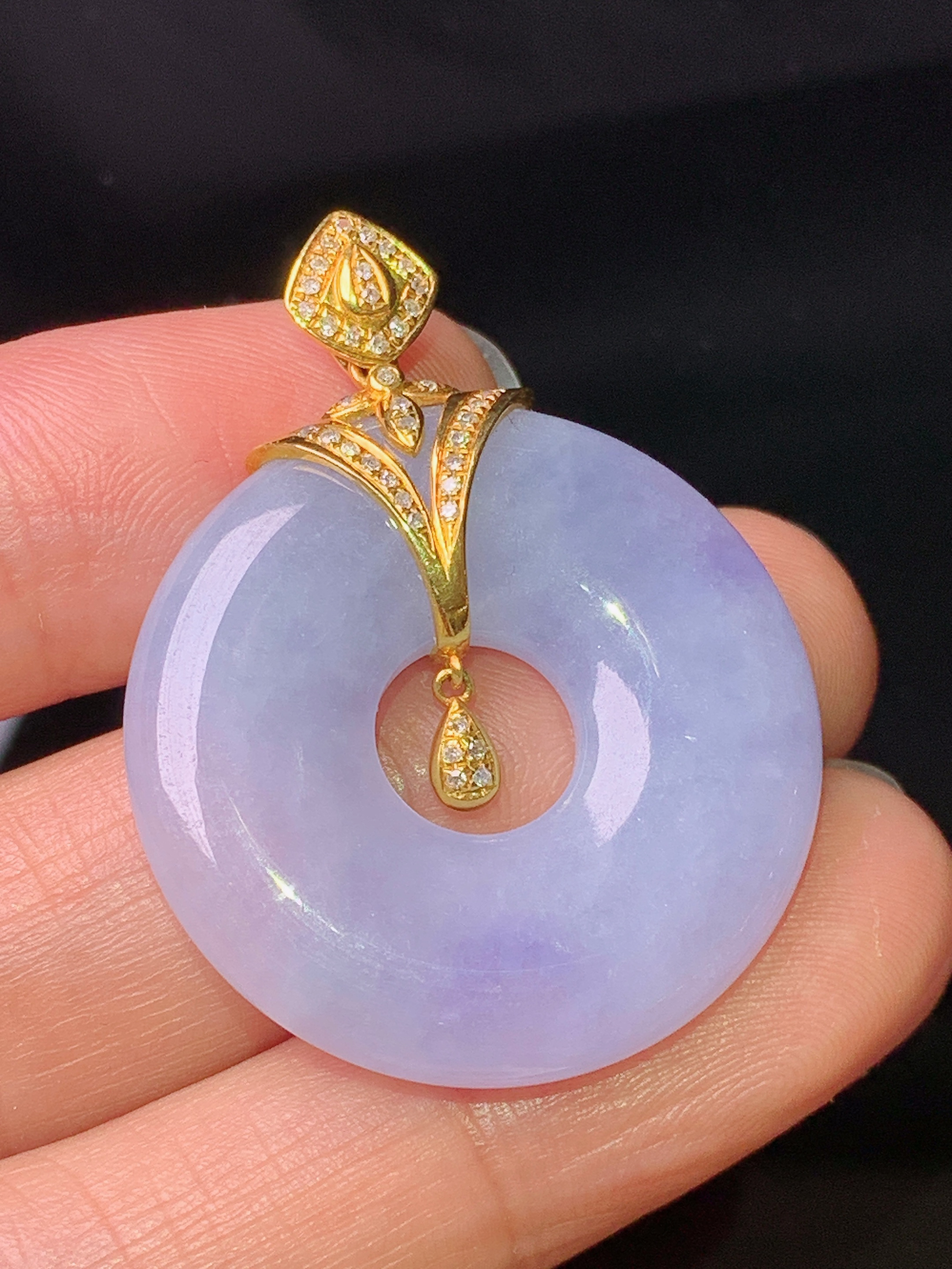 18k金钻镶嵌紫罗兰平安环吊坠 玉质细腻 色泽艳丽清新 水润亮眼 整体尺寸36.5*28*5.5j2