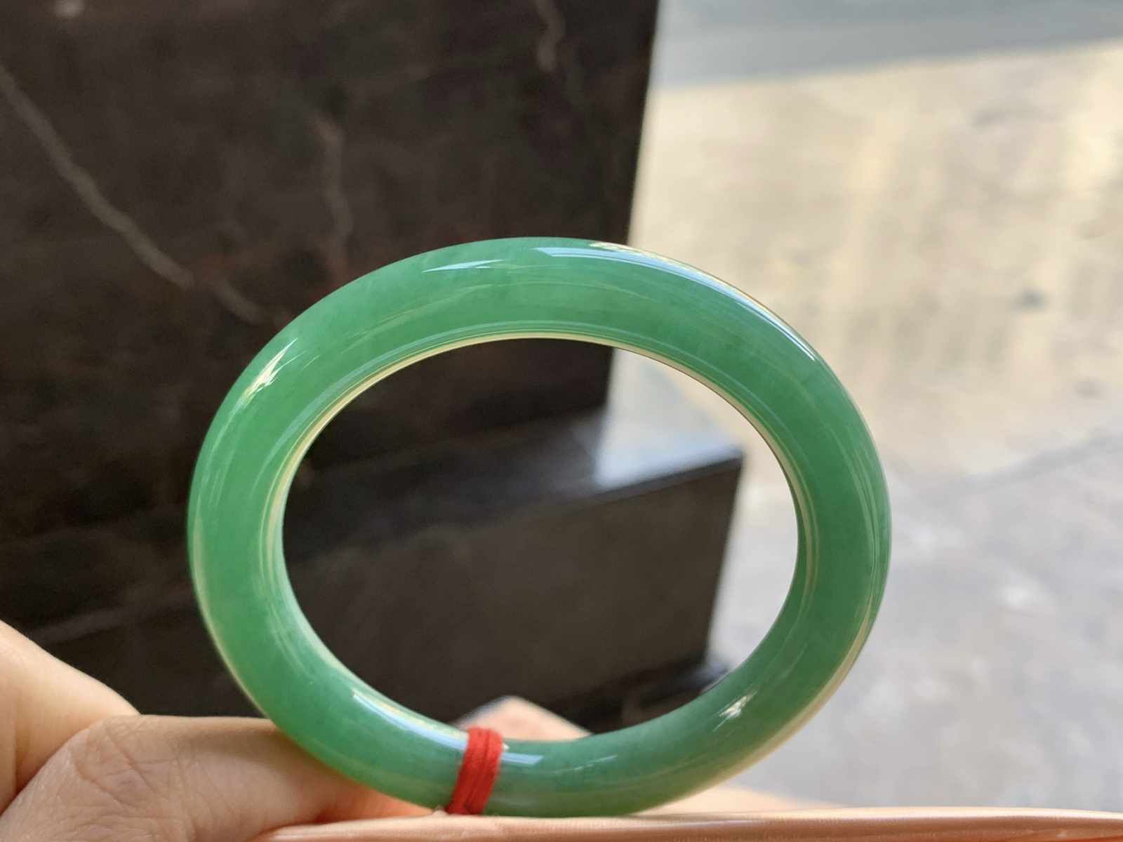 55-10

辣绿色圆条手镯^_^鲜艳 浓郁