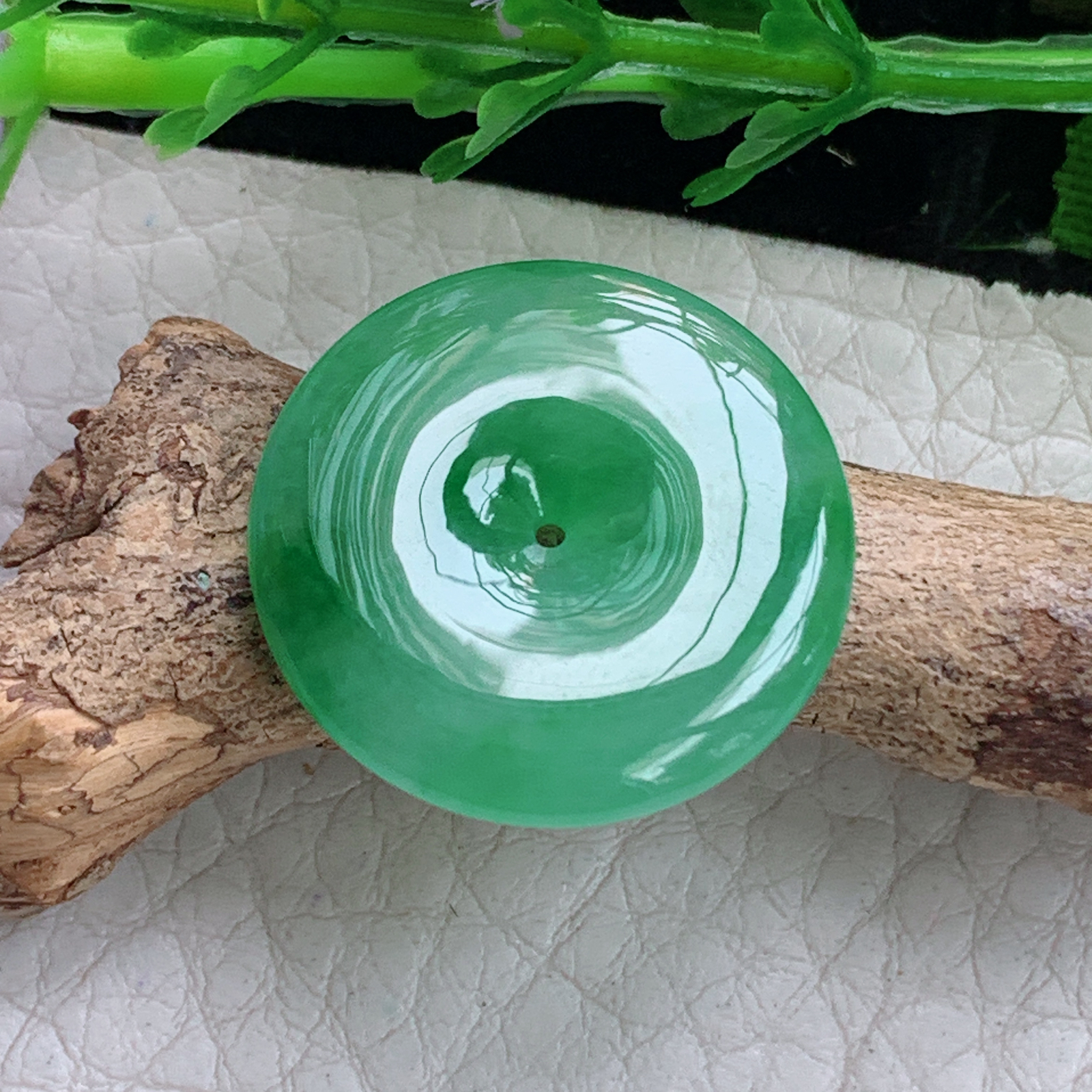 xo实拍22.3*3.9缅甸翡翠a货冰绿平安扣 玉扣玉挂件 玉坠