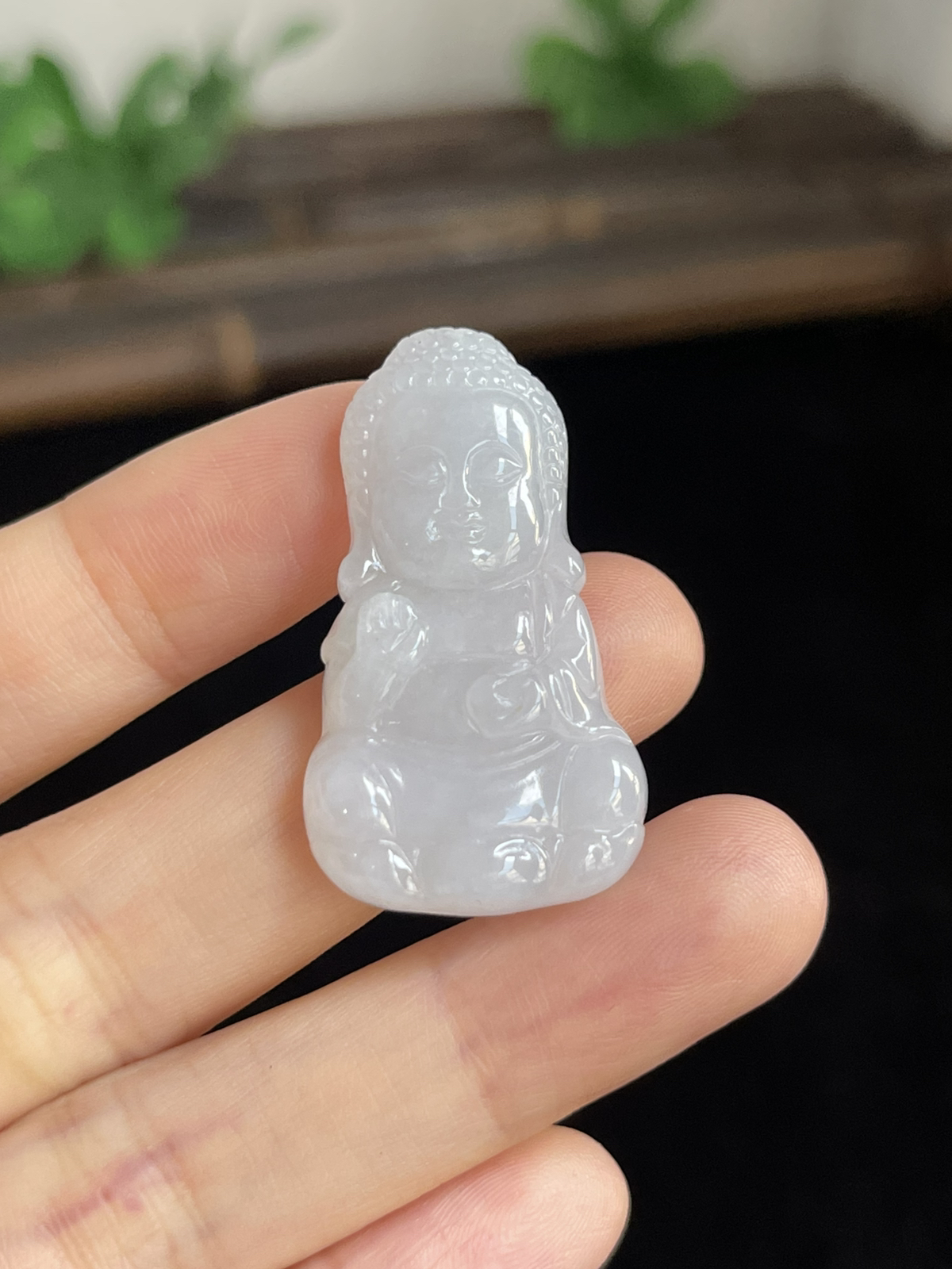 翡翠糯化种白色吊坠