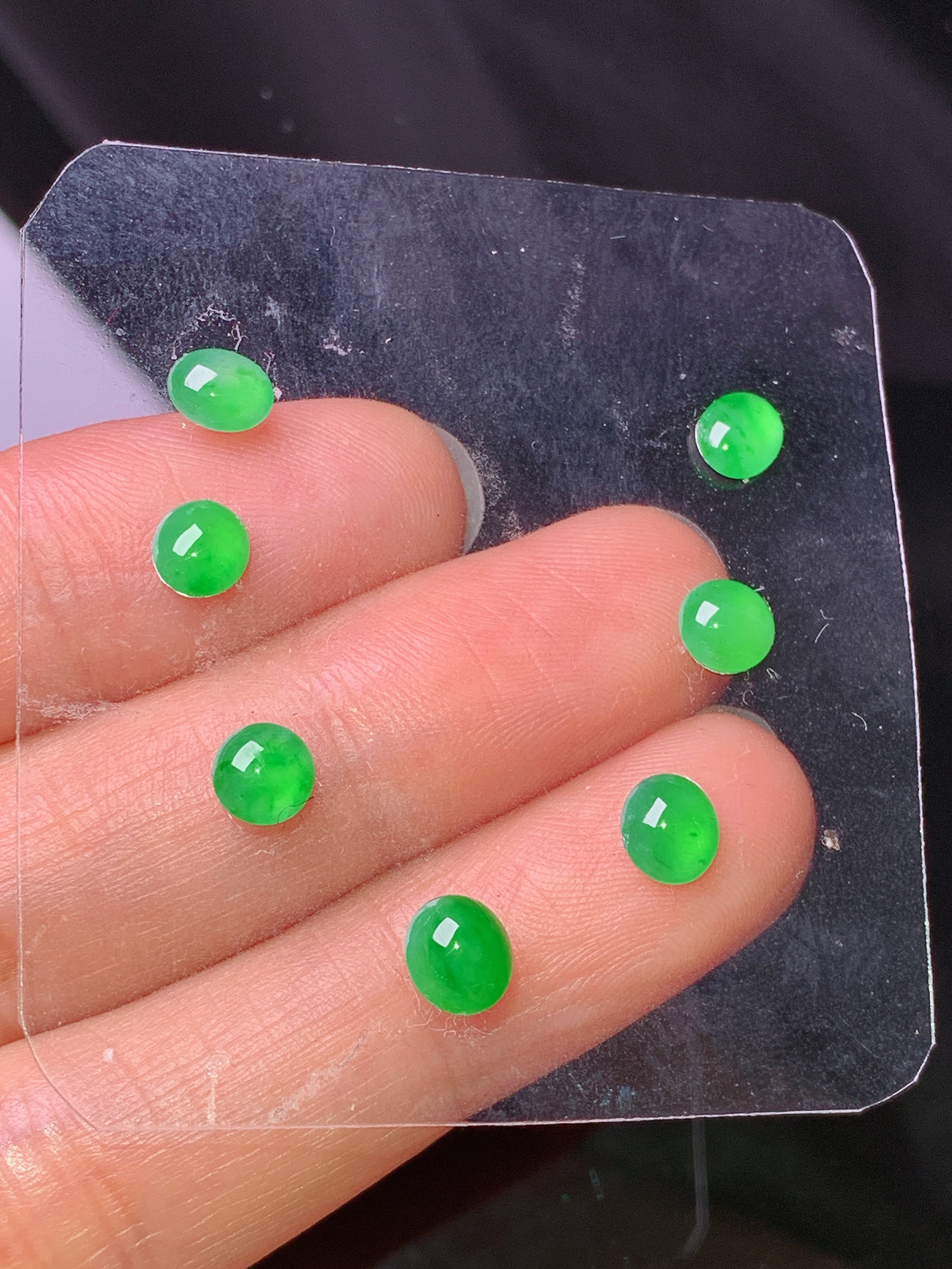 镶嵌款 满绿蛋面一手 玉质细腻 色泽艳丽清新 水润亮眼 整体尺寸5.7*5.2*2.5L2