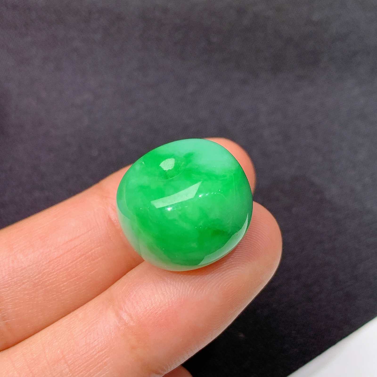 飘绿路路通，冰润色阳，玉质细腻，种水足，Nt  尺寸11.5*16.7