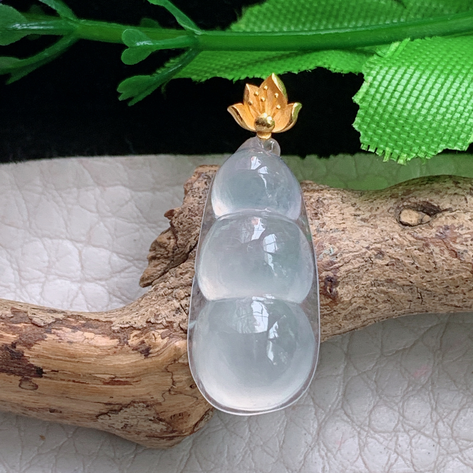 xo实拍28.5*10.6*5.8缅甸翡翠a货冰种起光平安豆 翡翠豆荚 状元豆玉挂件 玉坠