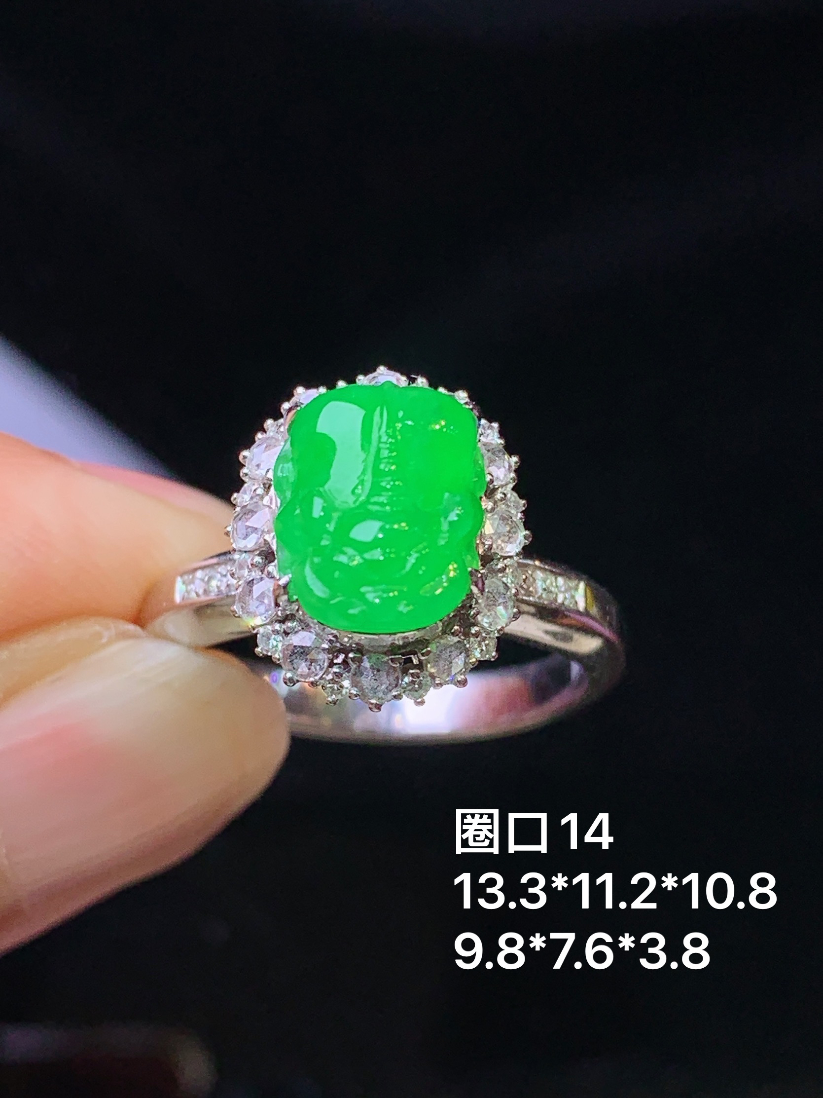 18k金钻镶嵌满绿貔貅戒指 玉质细腻 色泽艳丽清新 水润亮眼 圈口14 整体尺寸13.3*11.2*10.8c4