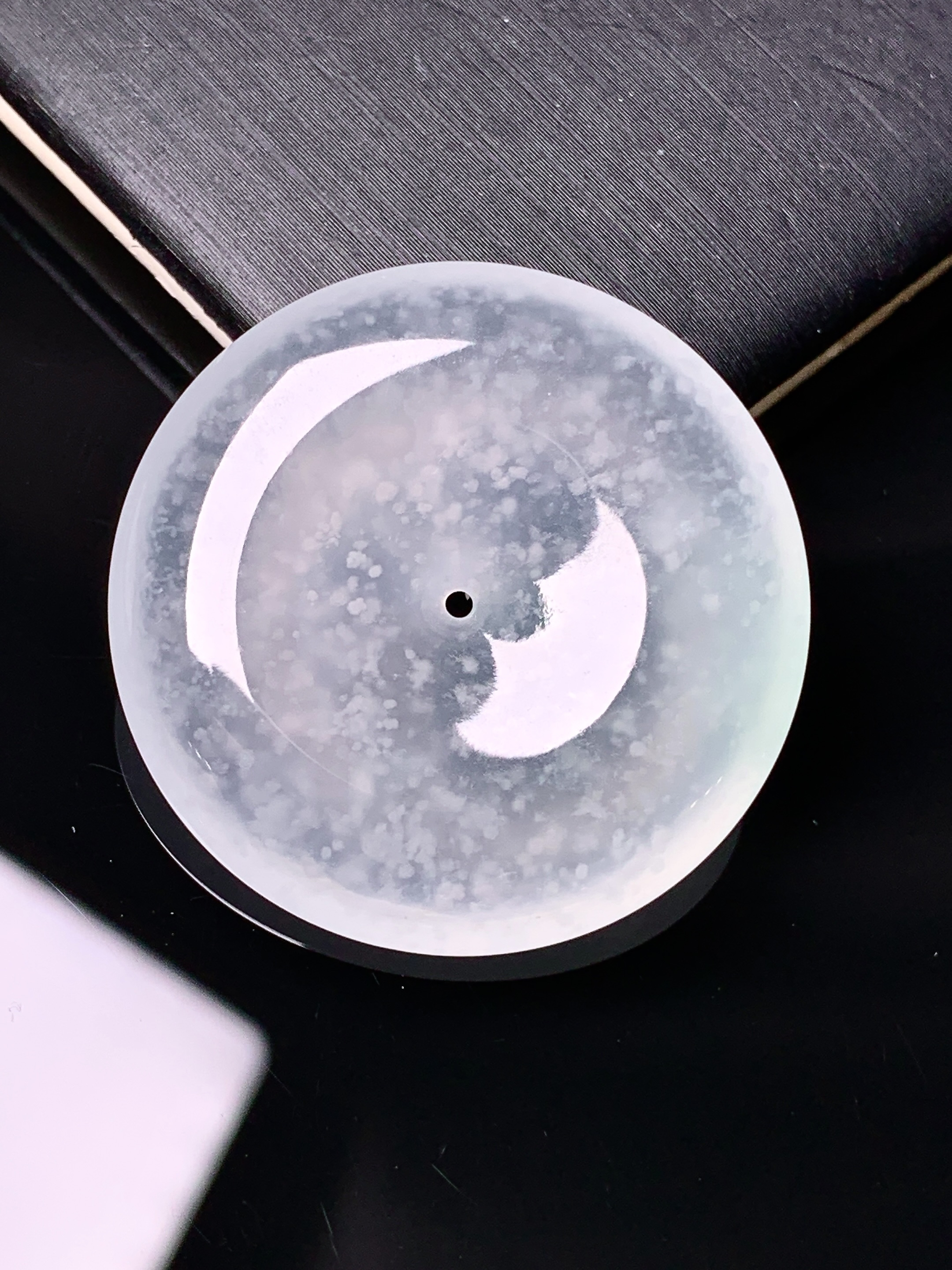 冰种木那料雪花棉平安扣吊坠 玉质细腻 色泽艳丽清新 水润亮眼 整体尺寸30.3*5.5b3