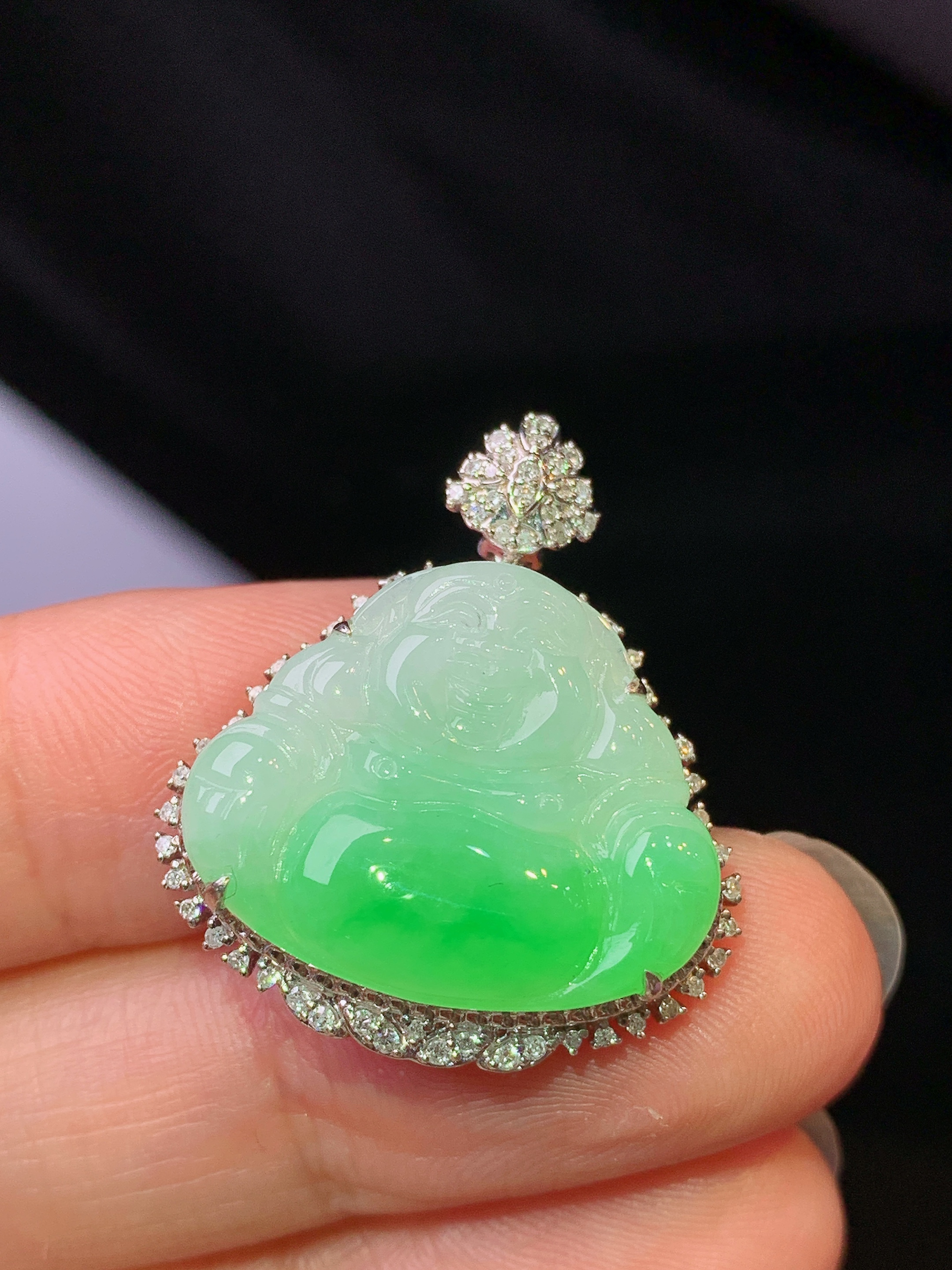 18k金钻镶嵌翠绿佛公吊坠 玉质细腻 色泽艳丽清新 水润亮眼 整体尺寸26.3*23.2*7.6j2