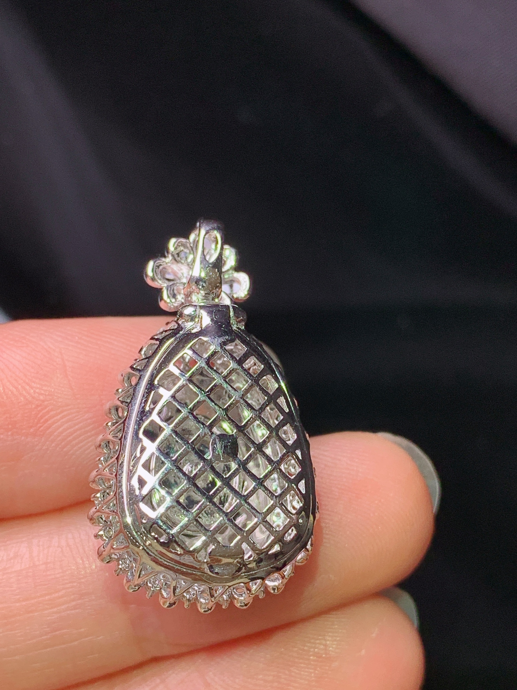 18k金钻镶嵌满绿如意吊坠 玉质细腻 色泽艳丽清新 水润亮眼 整体尺寸29.2*16.5*11.5c2