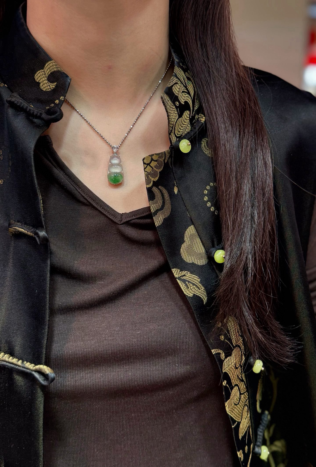 冰种 起光 飘绿花 福豆吊坠 半山半水

18k金简镶嵌