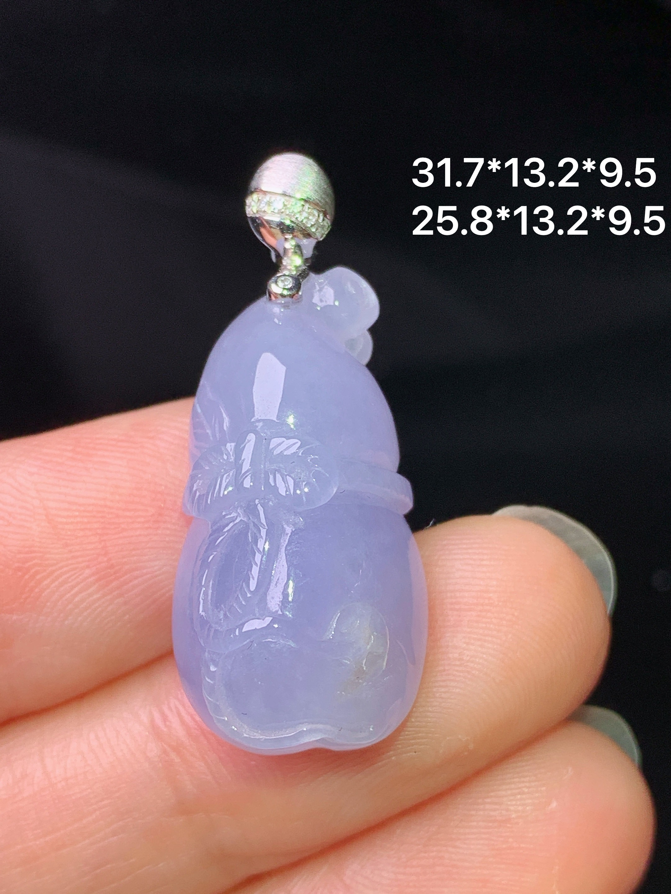 18k金钻镶嵌紫罗兰雕花葫芦吊坠 玉质细腻 色泽艳丽清新 水润亮眼 整体尺寸31.7*13.2*9.5b1