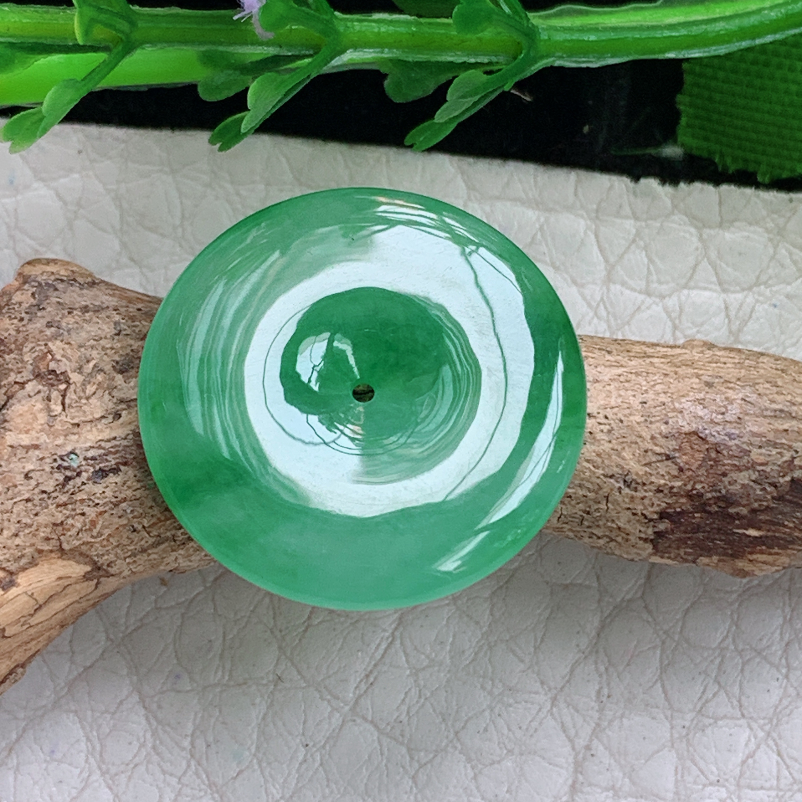 xo实拍22.3*3.9缅甸翡翠a货冰绿平安扣 玉扣玉挂件 玉坠