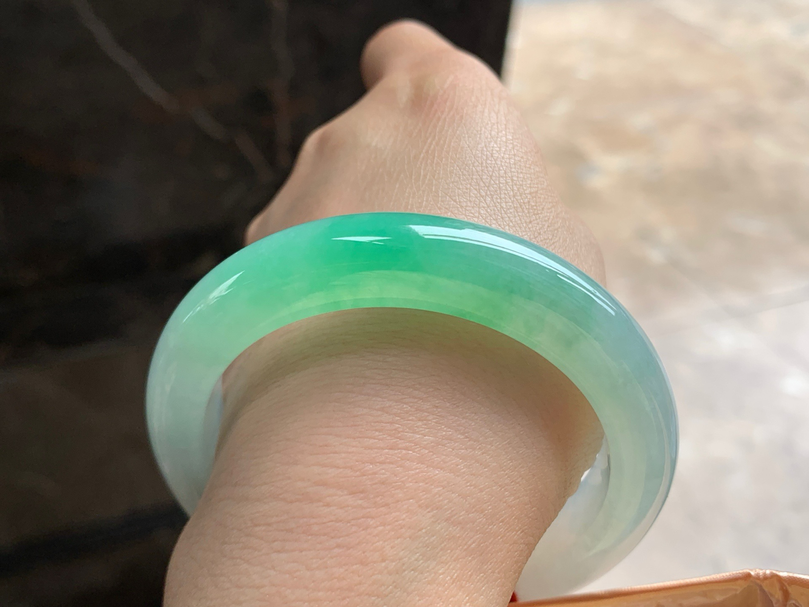 55.5-12.3-9.2

阳绿色手镯^_^色阳