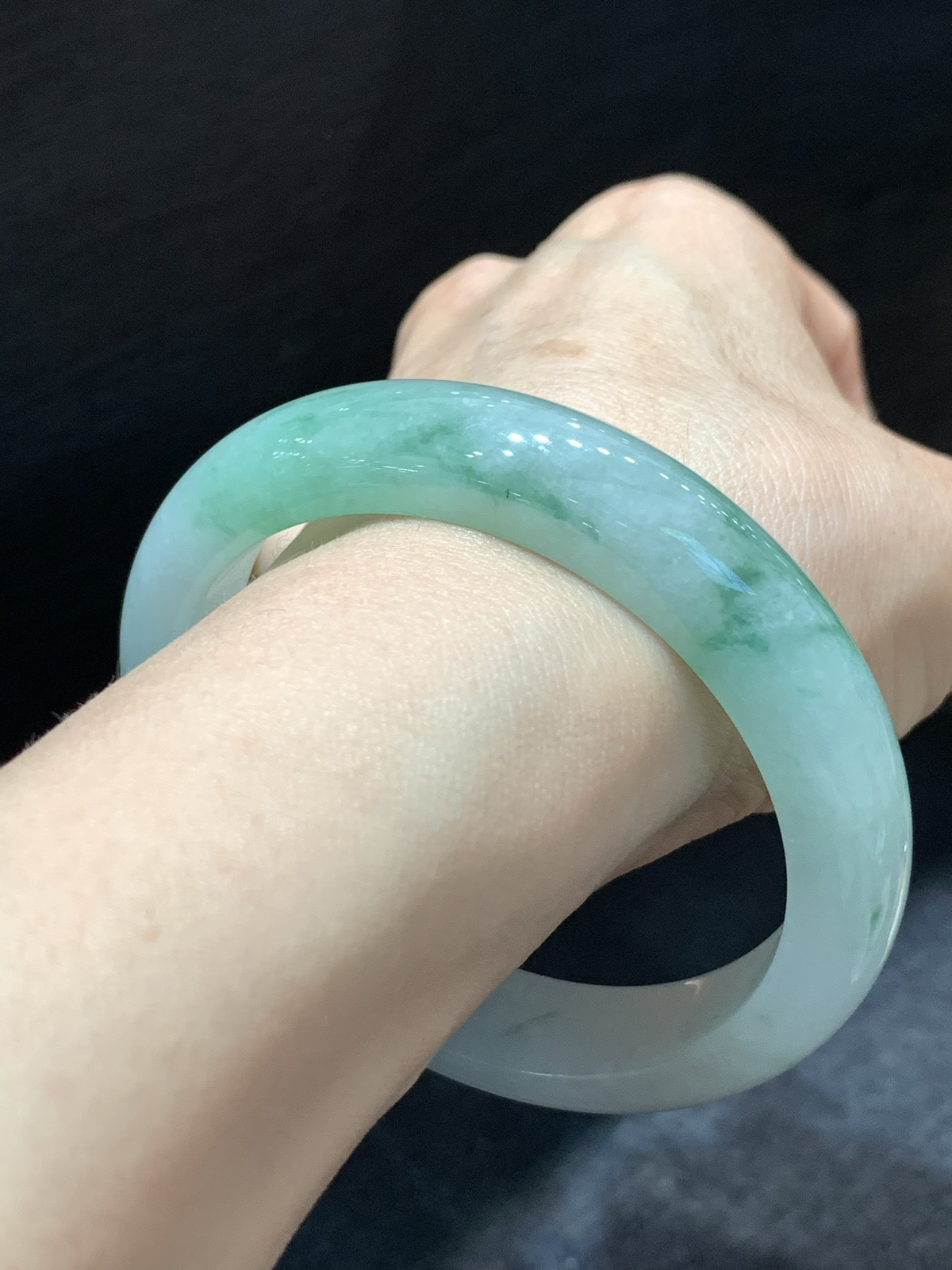 尺寸59.1/12.6/8.3，飘花手镯
水润细腻 清新甜美~