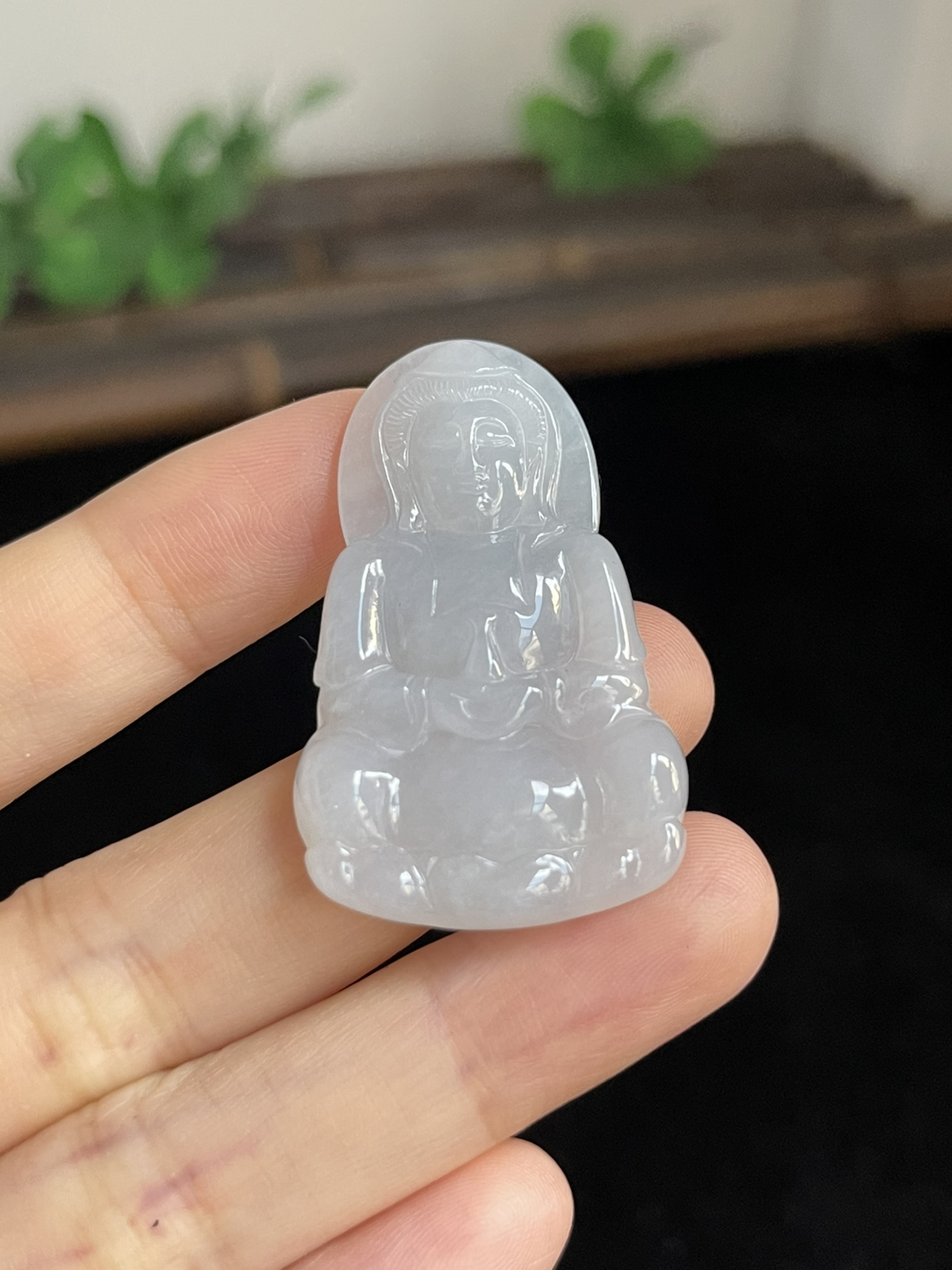 翡翠糯化种白色吊坠