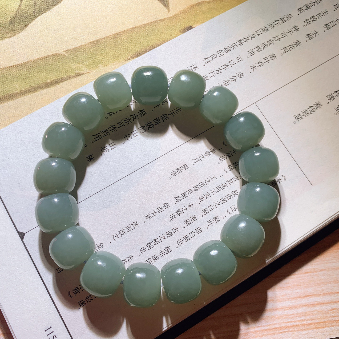 新疆和田玉且末蓝老型珠手串 且末糖手串 单颗尺寸10/12！玉质细腻油润。手推出油。品相大气 lt2