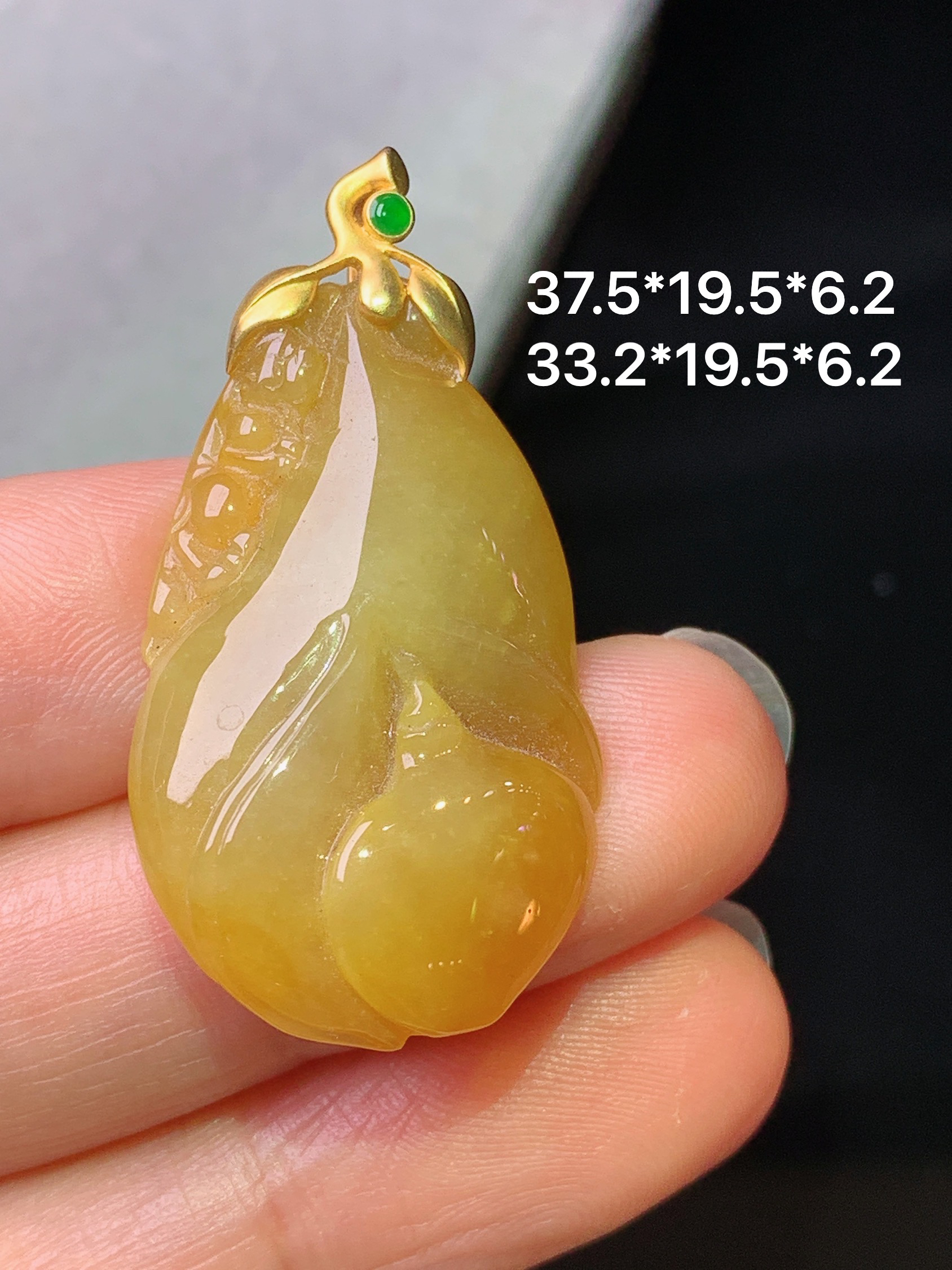 18k金镶嵌黄翡福瓜吊坠 玉质细腻 色泽艳丽清新 水润亮眼 整体尺寸37.5*19.5*6.2b1