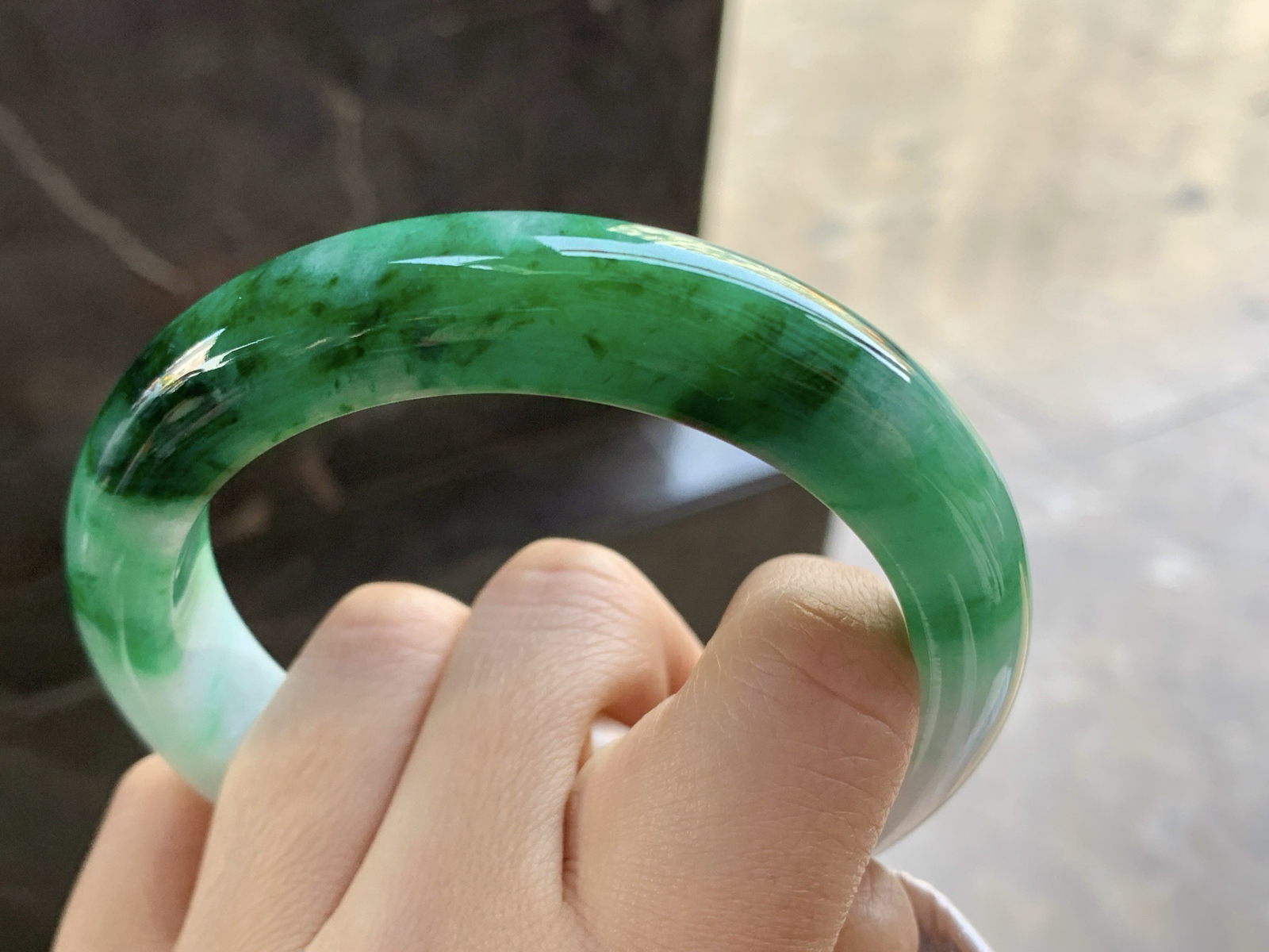 60-13.4-9.7

浓绿色手镯^_^鲜艳 玉质温润