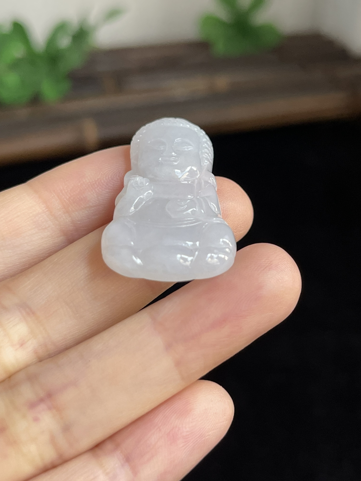 翡翠糯化种白色吊坠