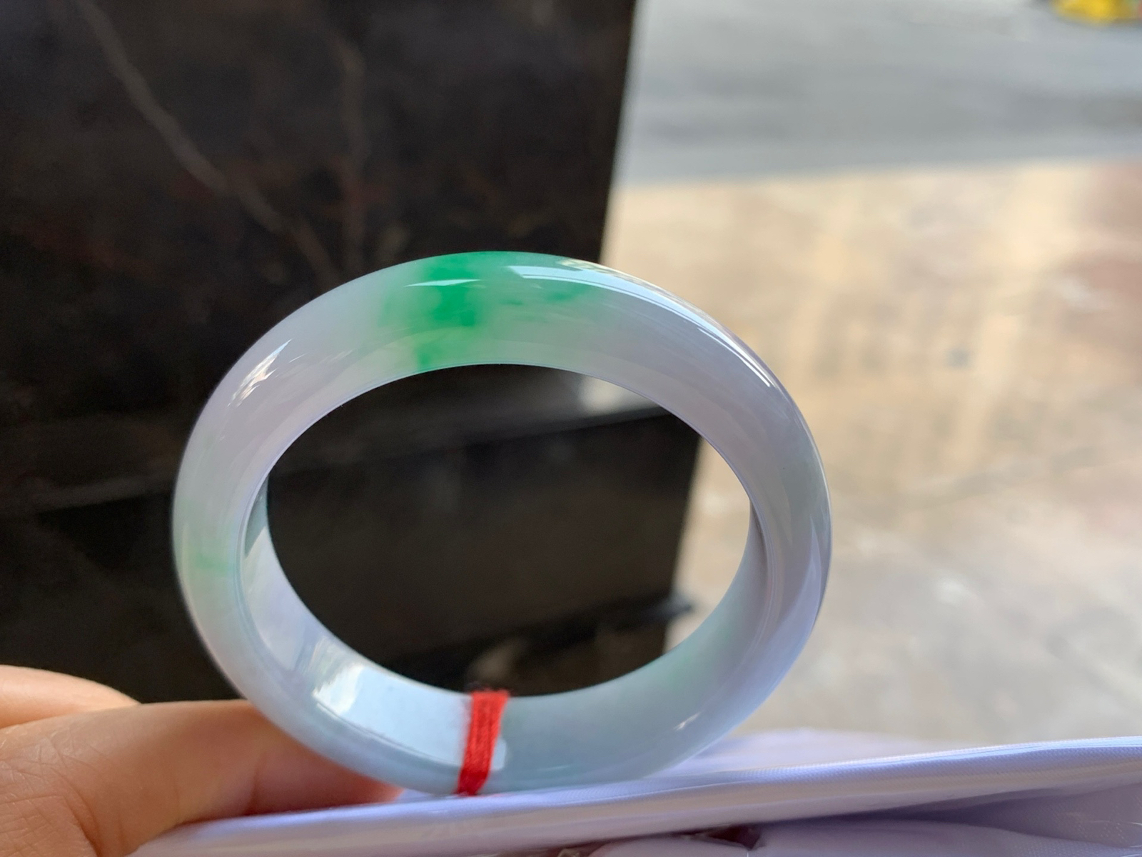 51.5-12.8-8

春带彩手镯^_^玉质温润 颜色鲜艳