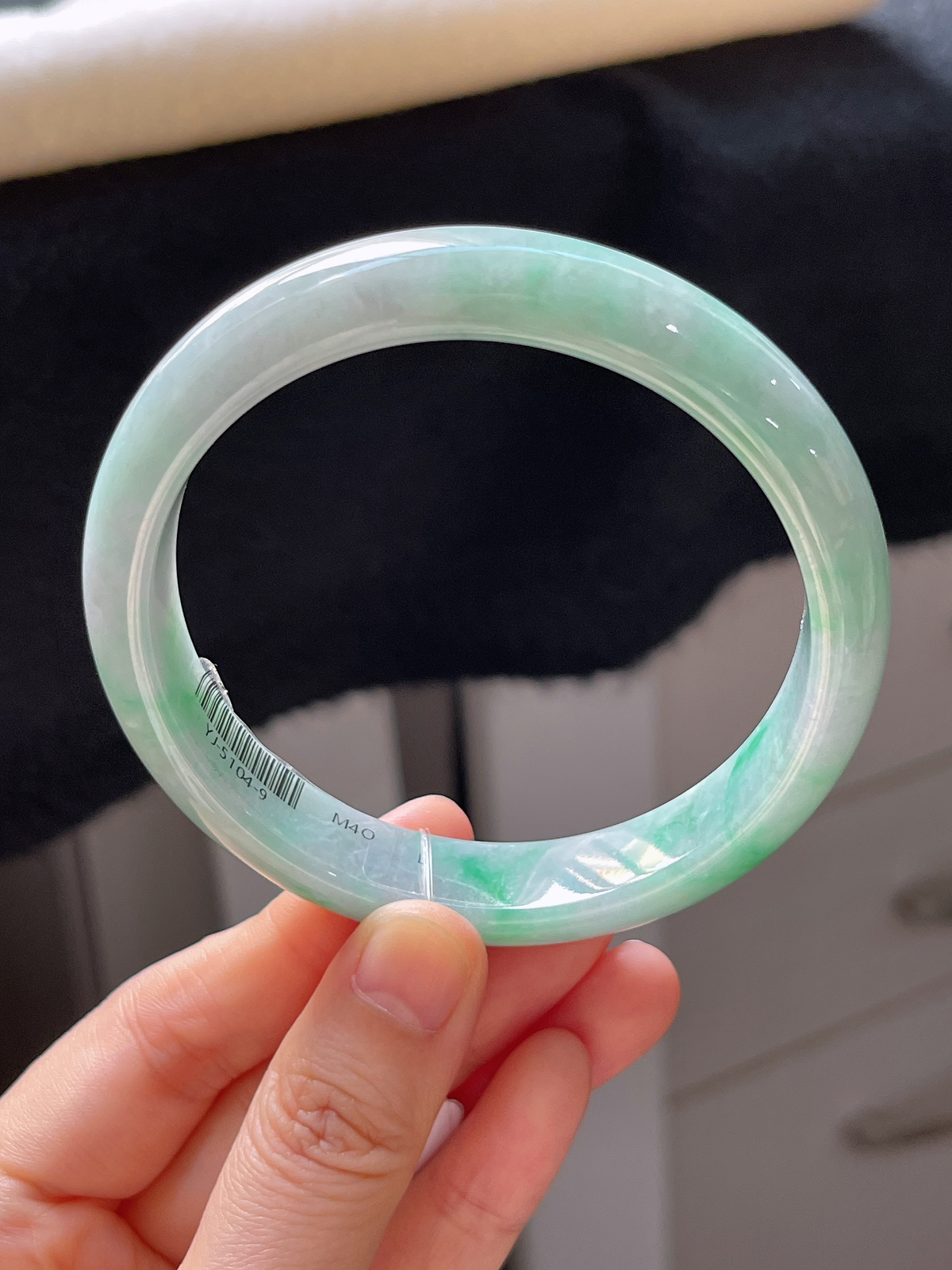 正圈61.8圈口，翡翠糯化种淡绿色手镯