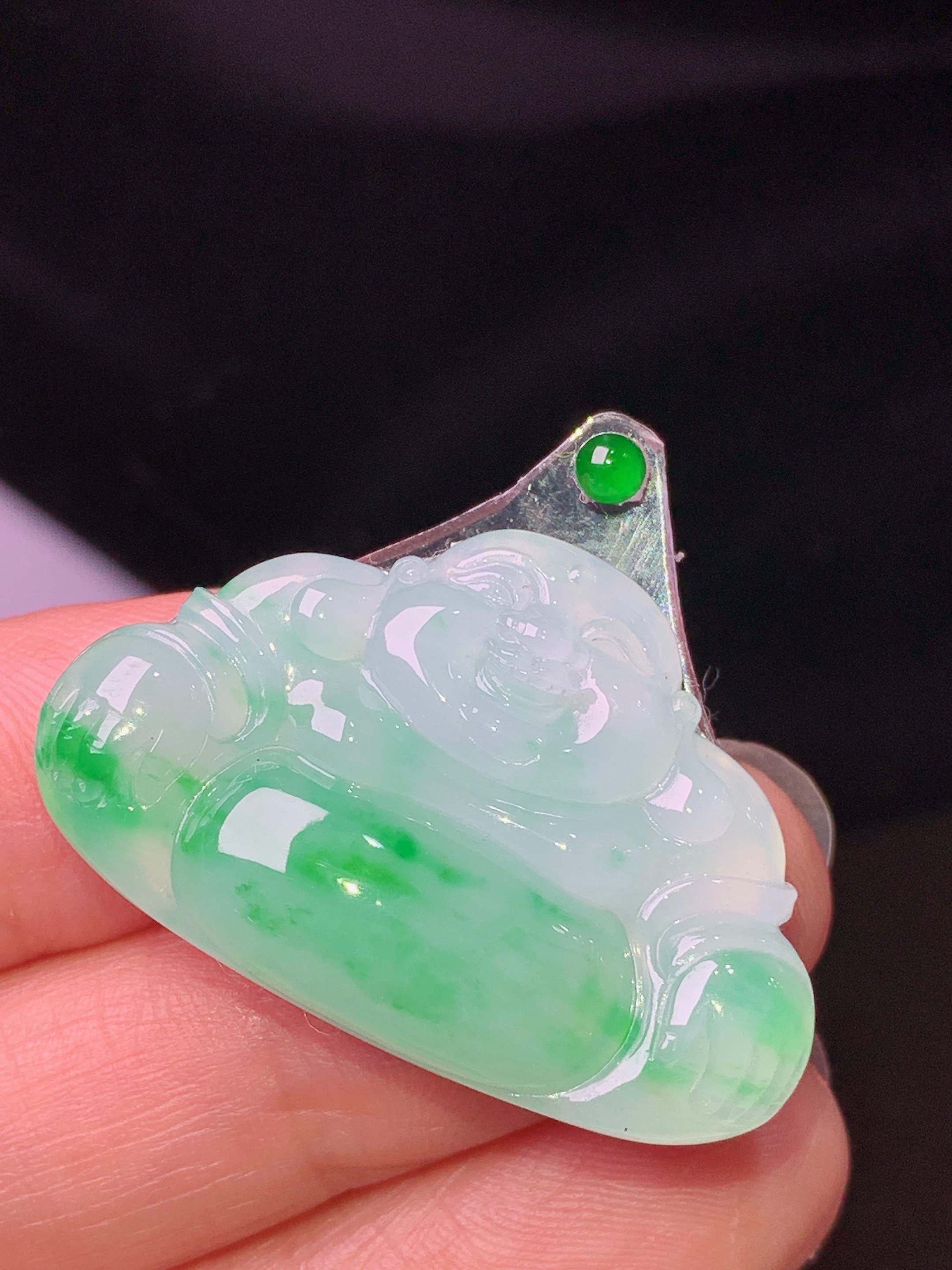 镶嵌款 飘绿佛公吊坠 玉质细腻 色泽艳丽清新 水润亮眼 整体尺寸21.8*33.1*4.8*2x