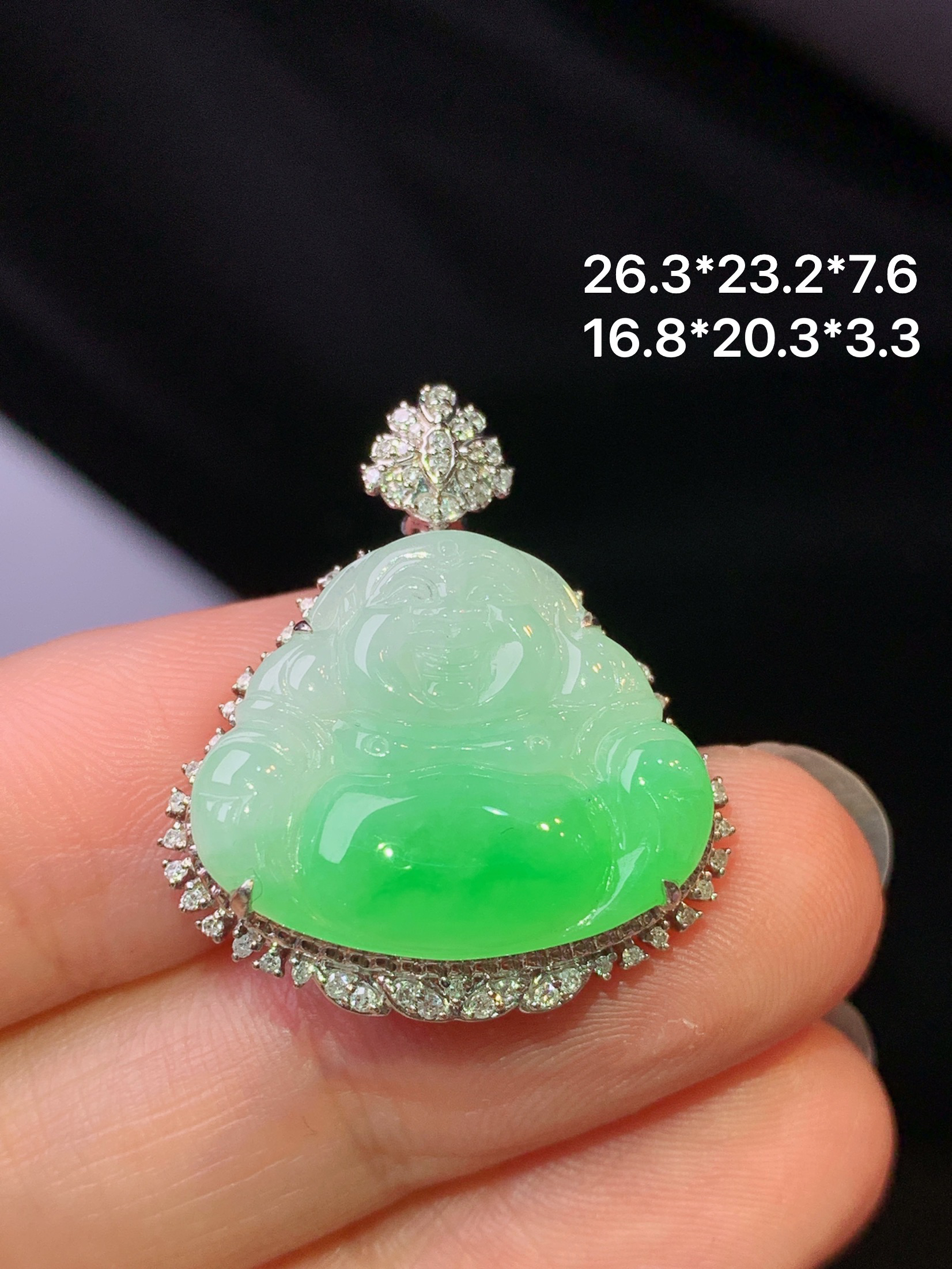 18k金钻镶嵌翠绿佛公吊坠 玉质细腻 色泽艳丽清新 水润亮眼 整体尺寸26.3*23.2*7.6j2