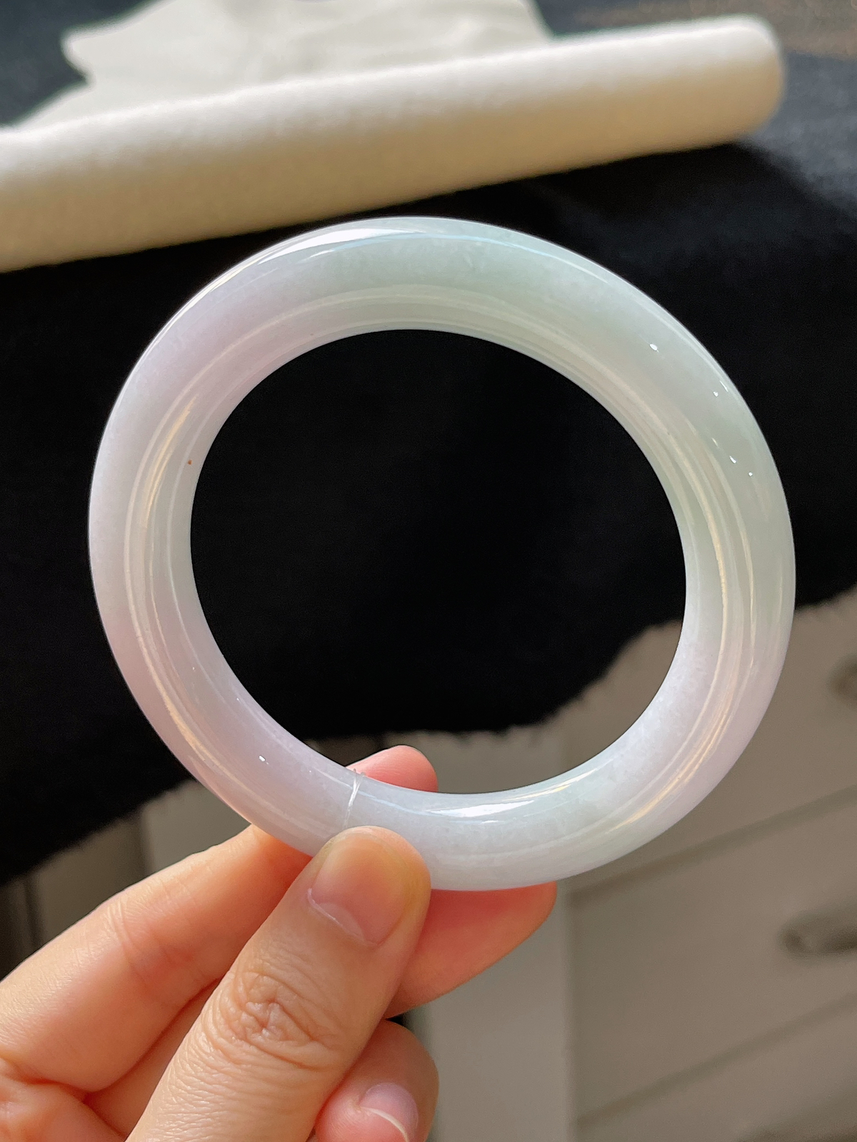 圆镯57.3圈口，翡翠糯化种淡春彩手镯