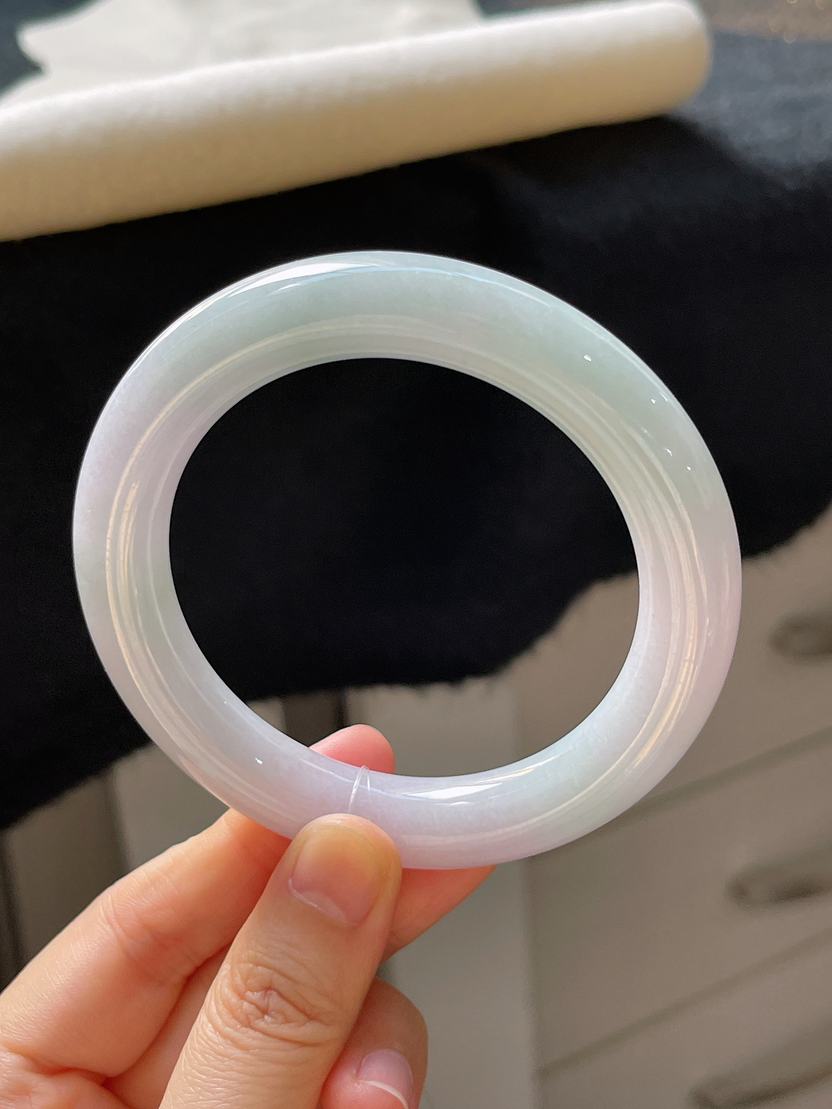 圆镯57.3圈口，翡翠糯化种淡春彩手镯