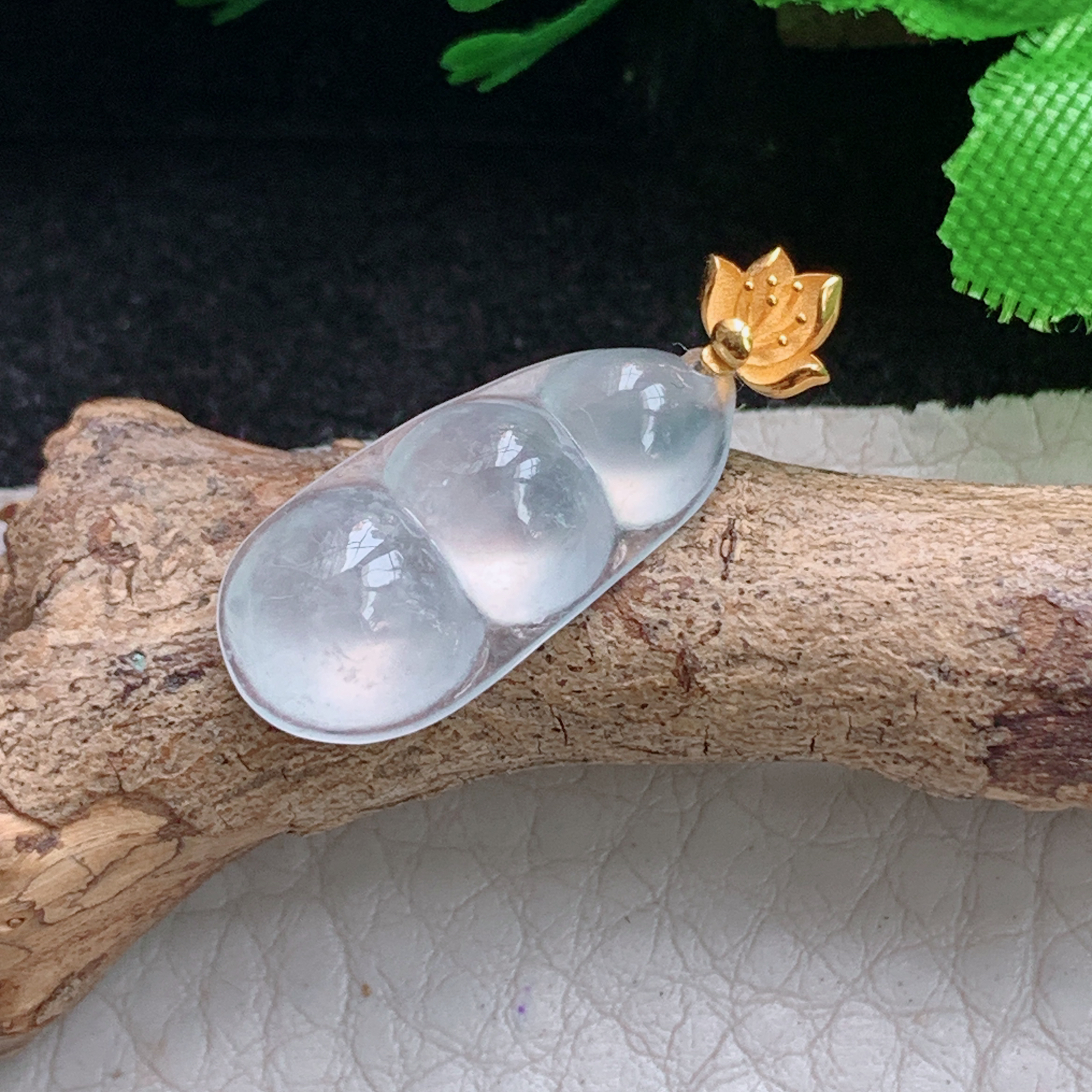 xo实拍25*10*4.8缅甸翡翠a您冰种起光平安豆 翡翠豆荚 状元豆玉挂件 玉坠