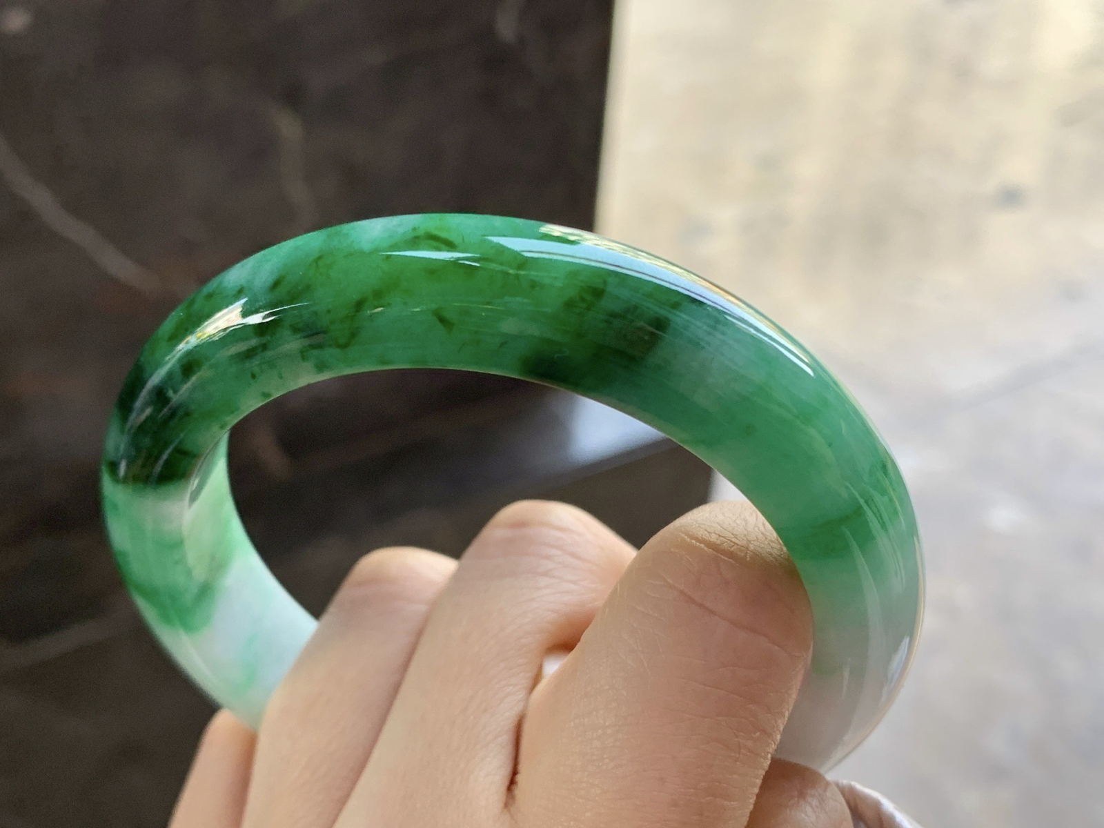 60-13.4-9.7

浓绿色手镯^_^鲜艳 玉质温润