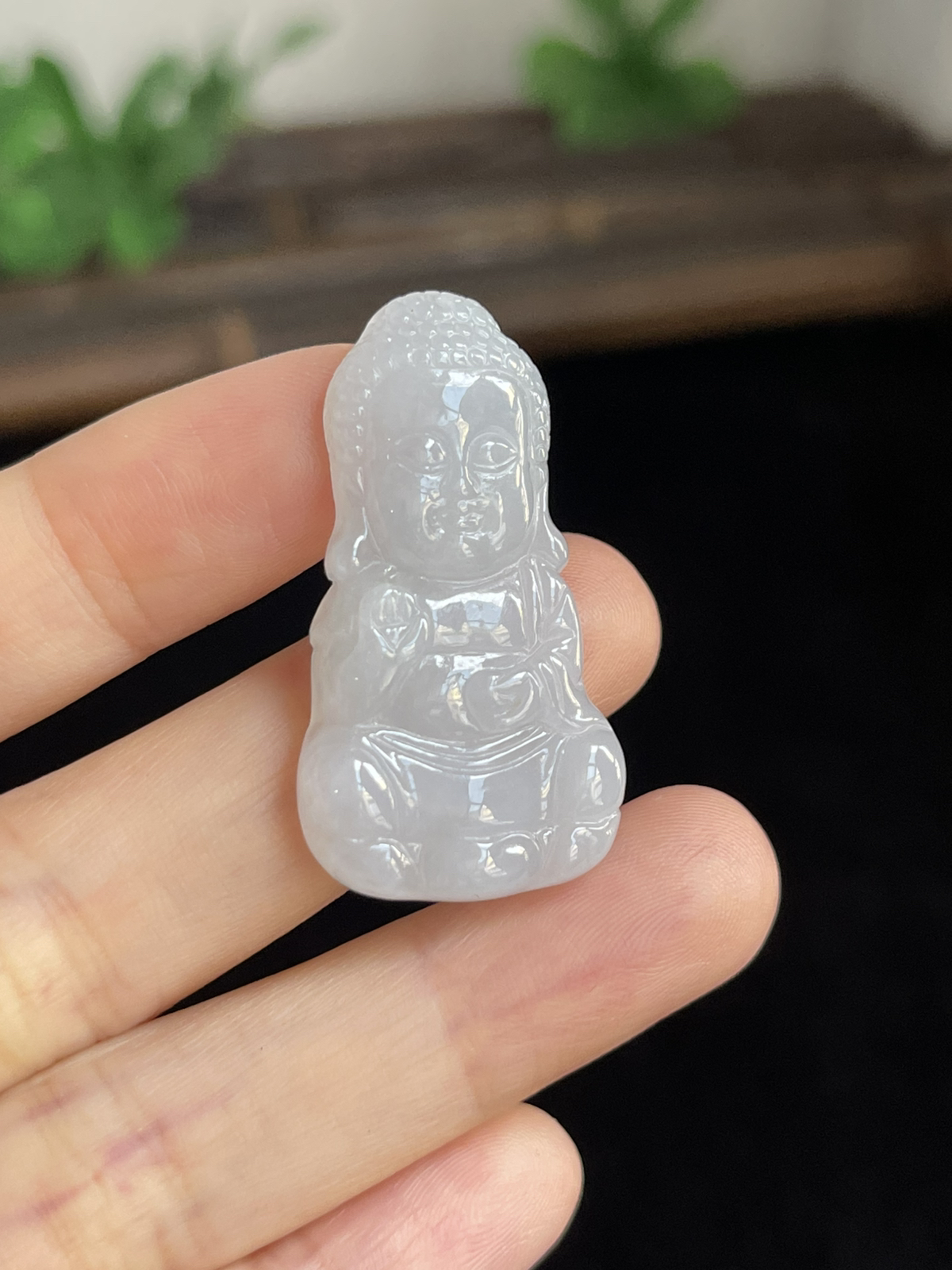 翡翠糯化种白色吊坠