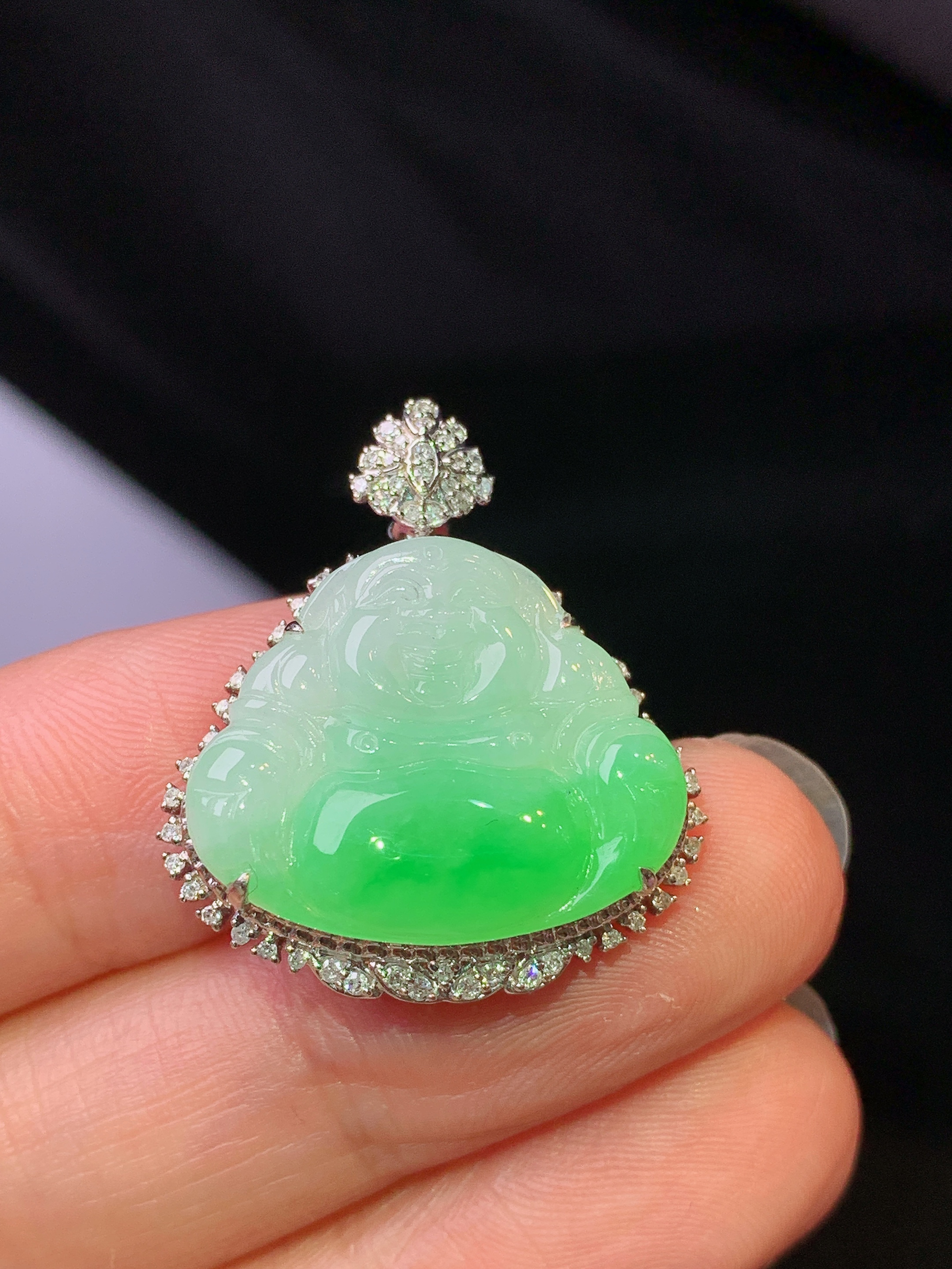 18k金钻镶嵌翠绿佛公吊坠 玉质细腻 色泽艳丽清新 水润亮眼 整体尺寸26.3*23.2*7.6j2