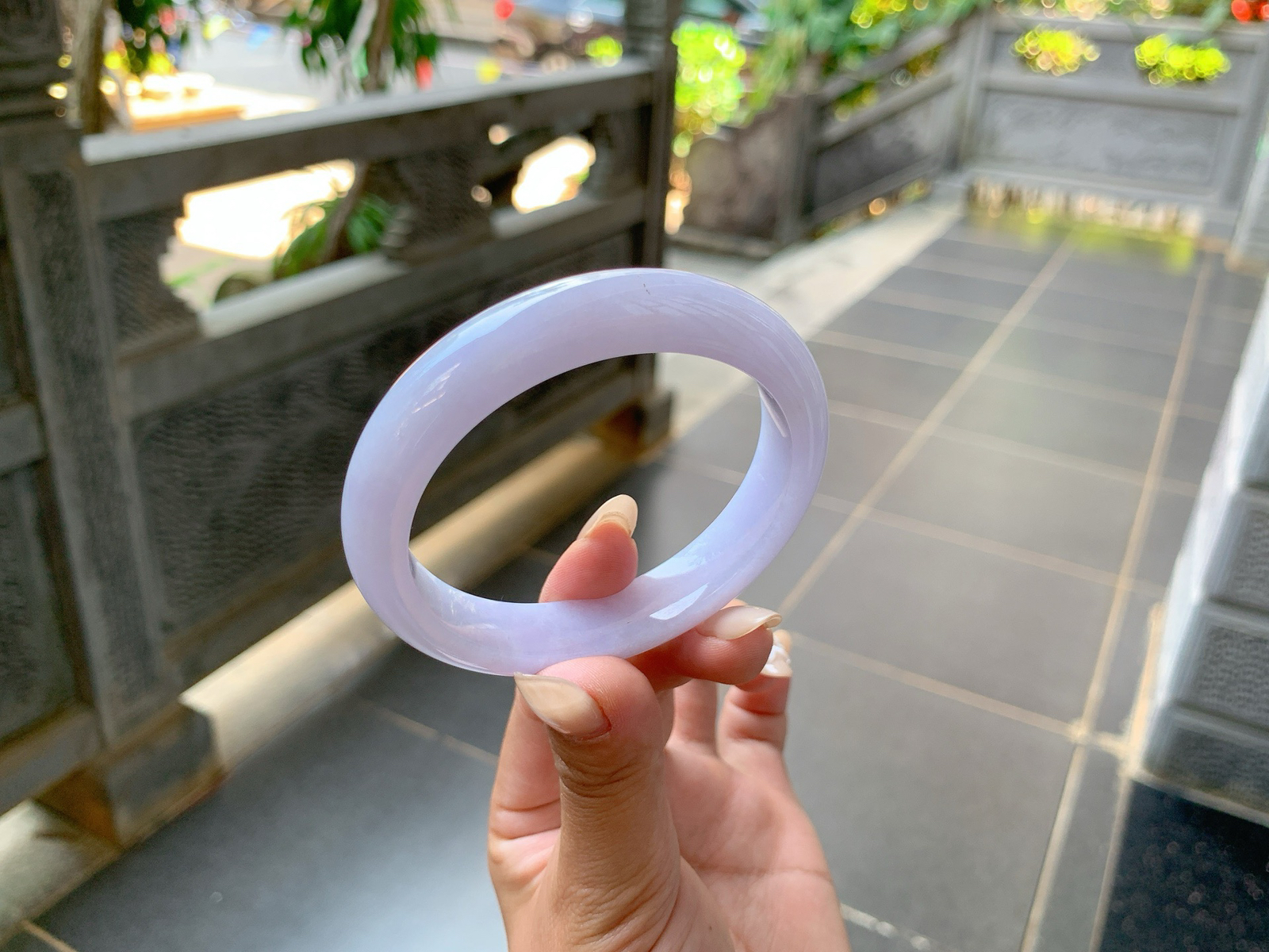 ｜56圈口
满紫色，优雅大方气质高雅，整体细细润润的，