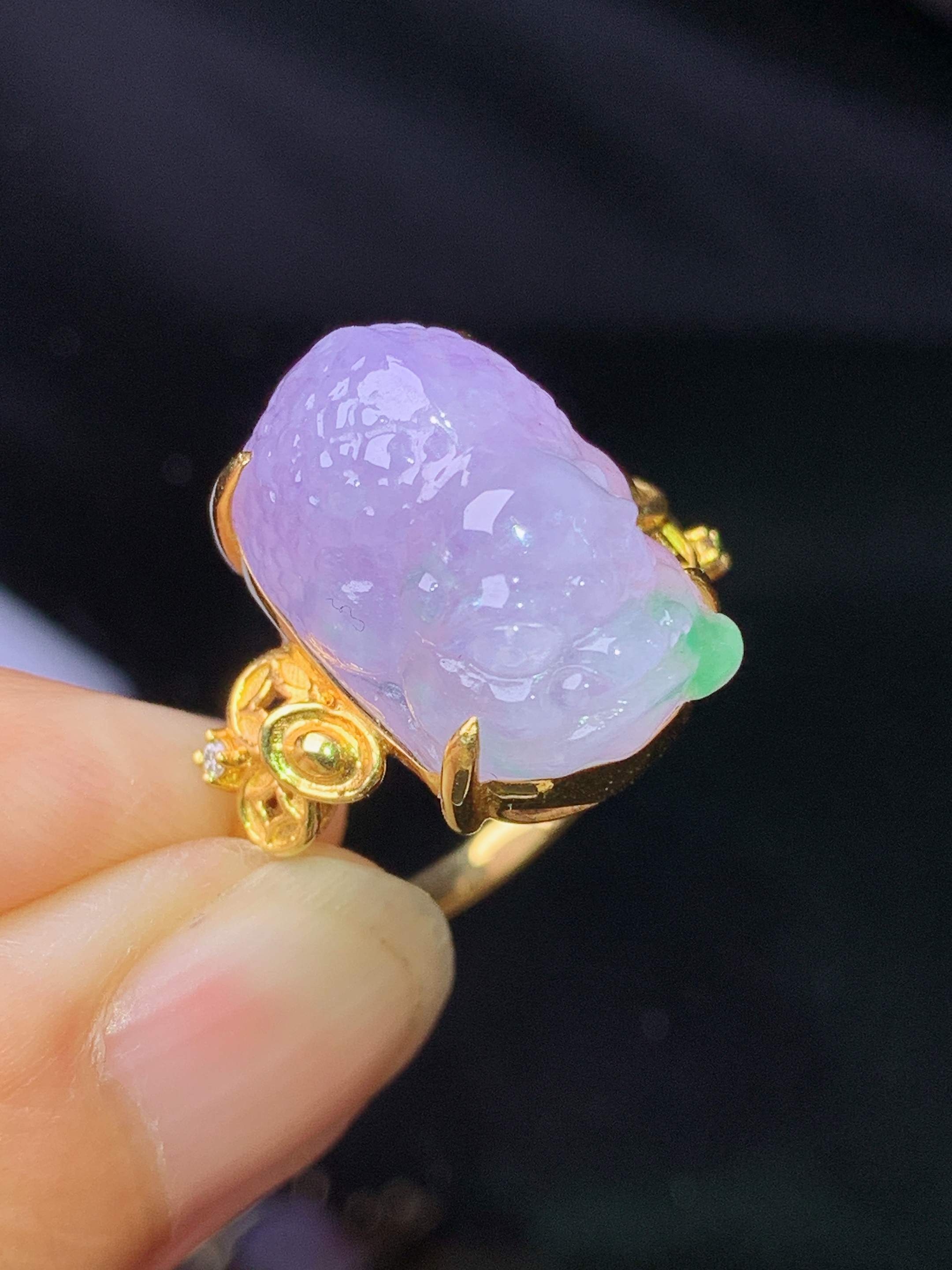 18k金钻镶嵌紫罗兰貔貅戒指 玉质细腻 色泽艳丽清新 水润亮眼 圈口14.5 整体尺寸17.3*11