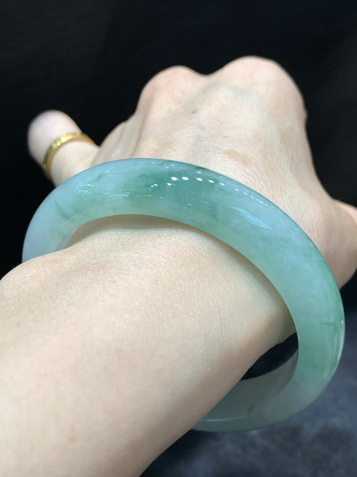 尺寸59.1/12.6/8.3，飘花手镯
水润细腻 清新甜美~