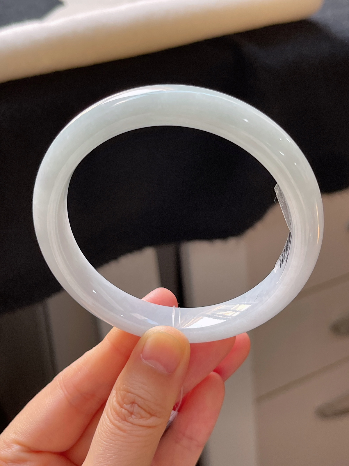 正圈60.3圈口，翡翠糯化种淡绿色手镯