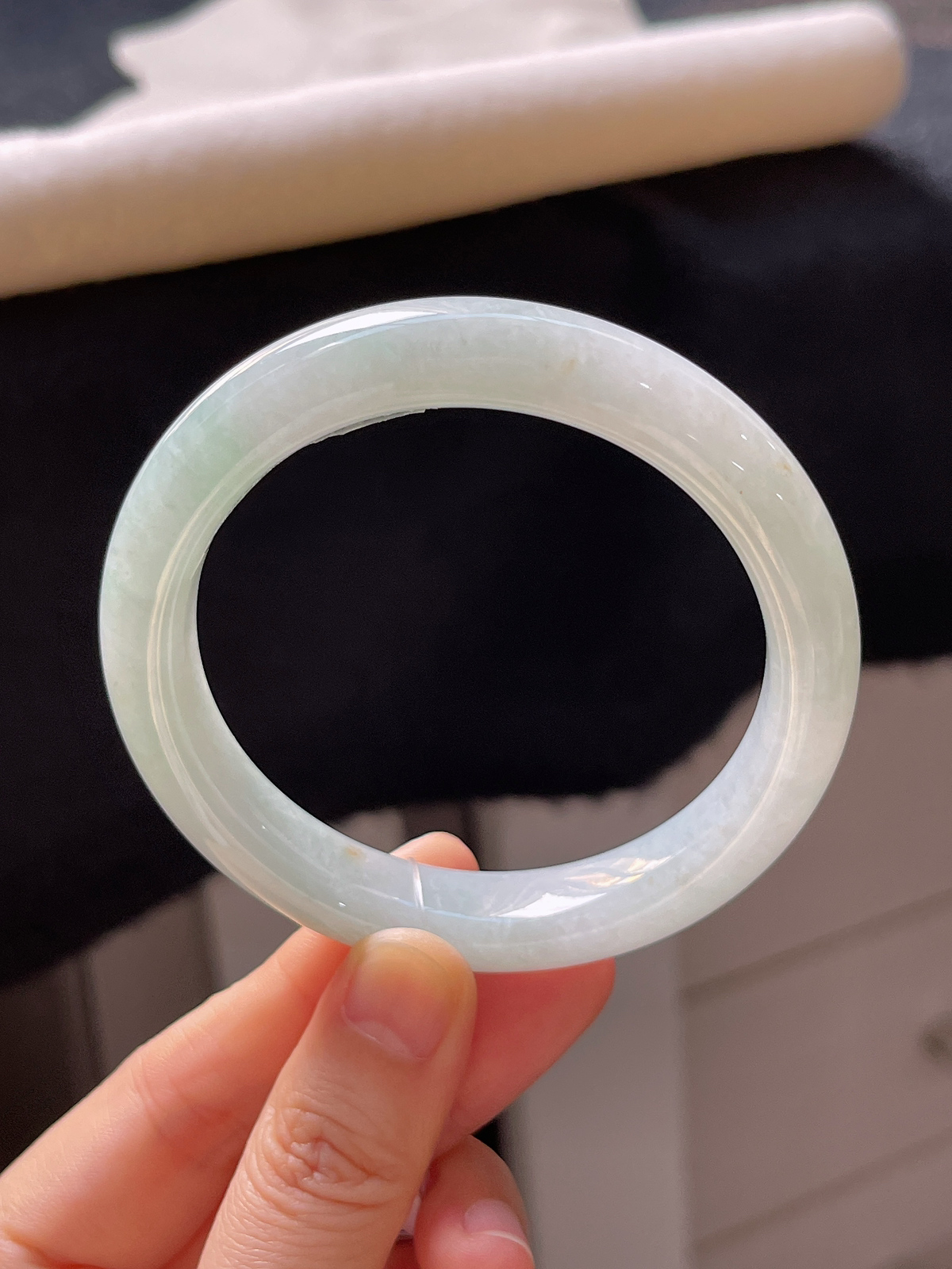 正圈56.4圈口，翡翠糯化种浅绿色手镯