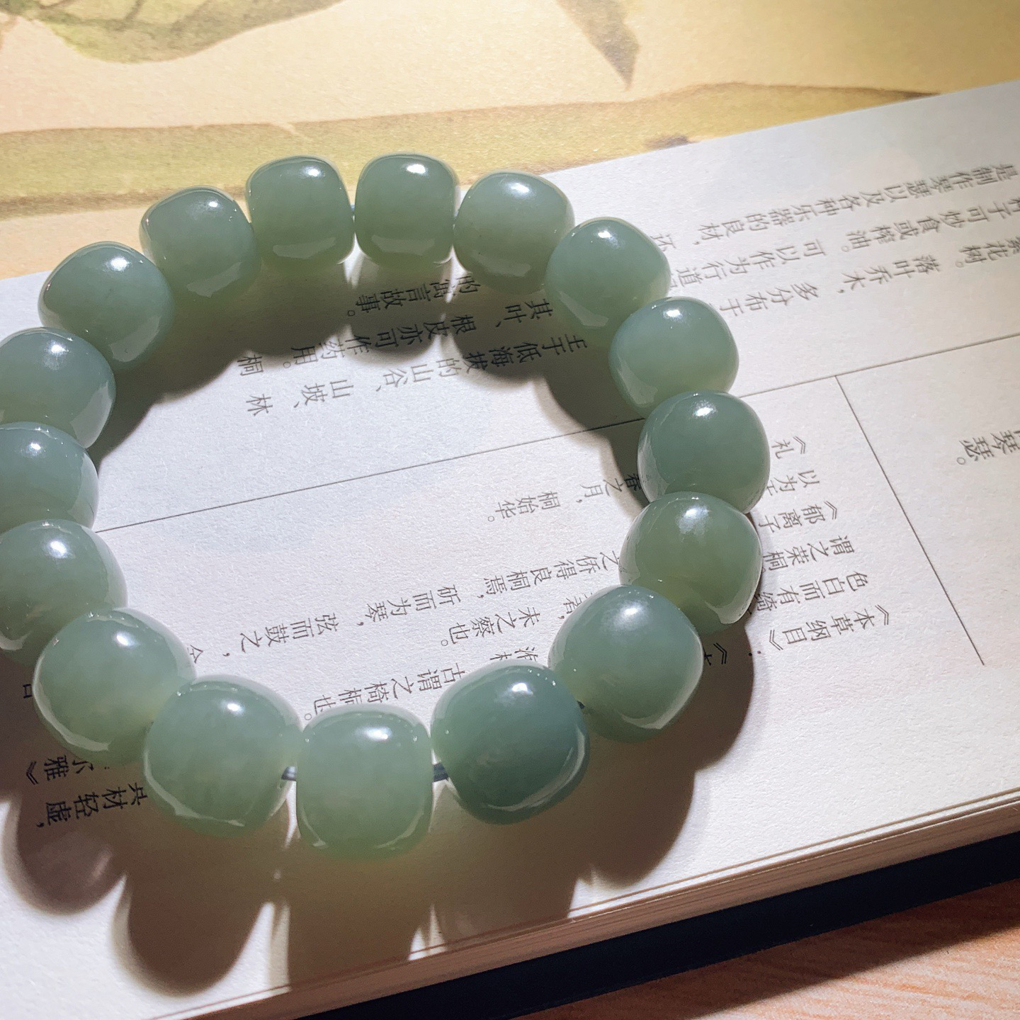 新疆和田玉且末蓝老型珠手串 且末糖手串 单颗尺寸10/12！玉质细腻油润。手推出油。品相大气 lt260323