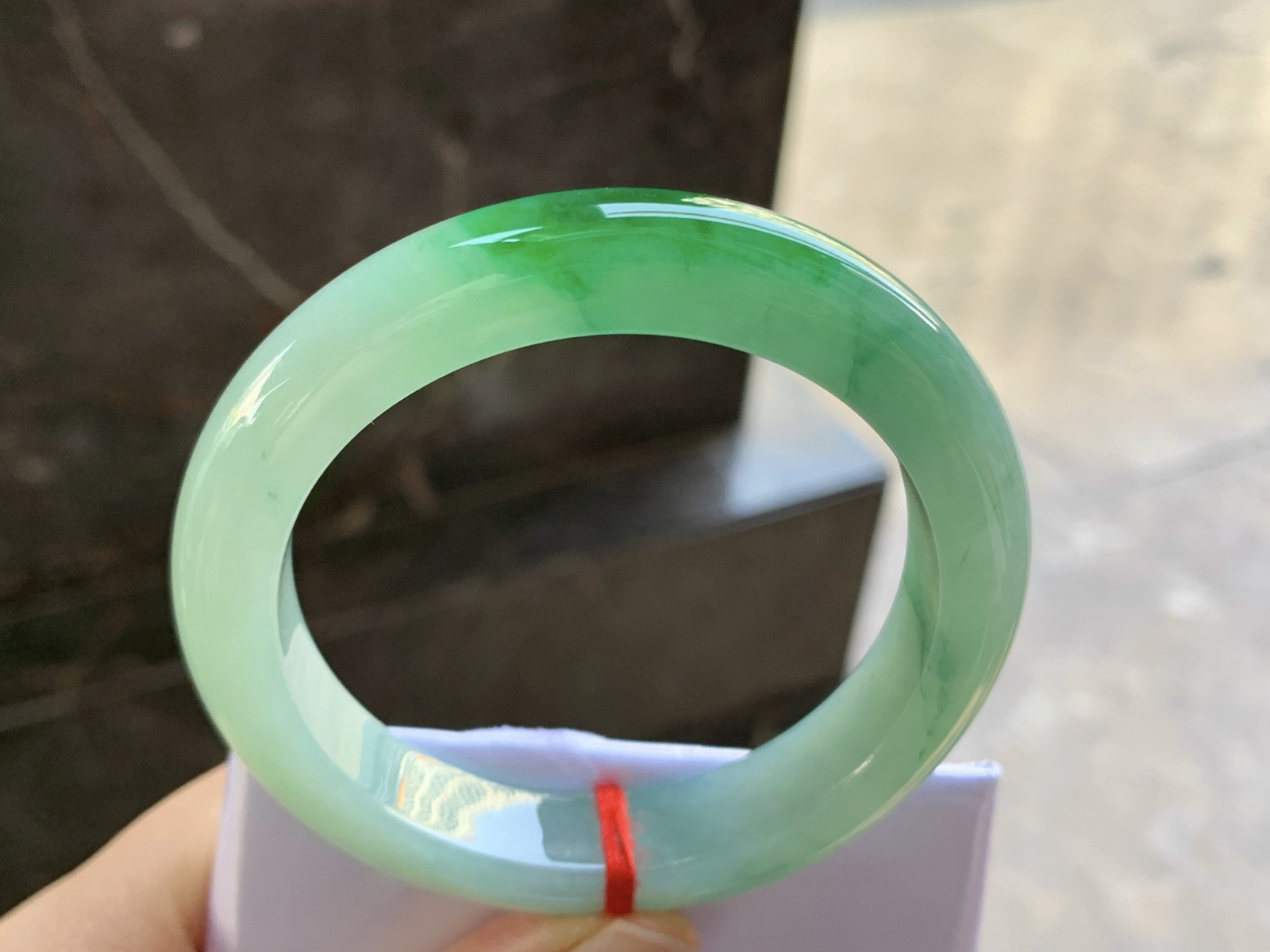 55.5-12.2-9.2

阳绿色手镯^_^色阳