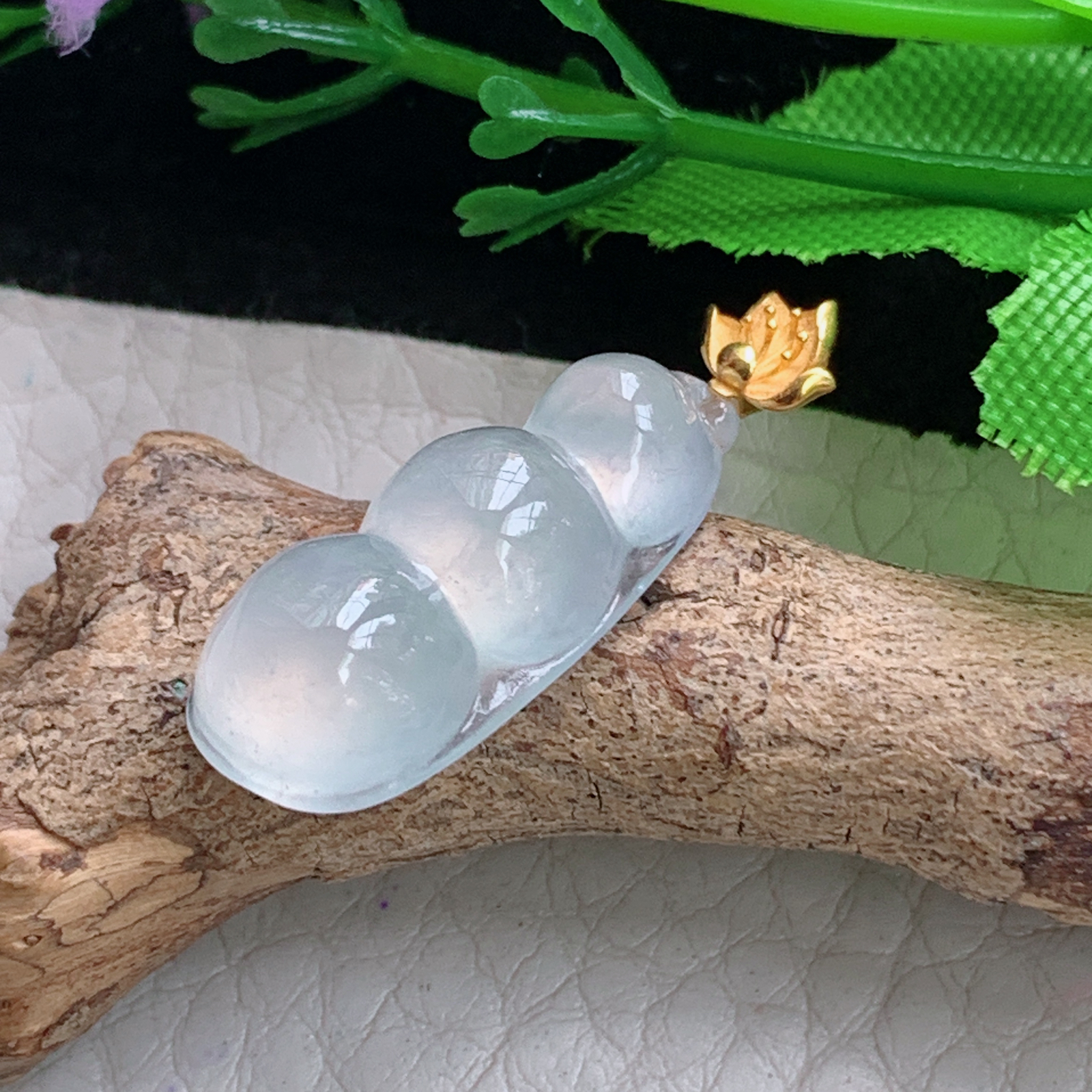 xo实拍28.5*10.6*5.8缅甸翡翠a货冰种起光平安豆 翡翠豆荚 状元豆玉挂件 玉坠