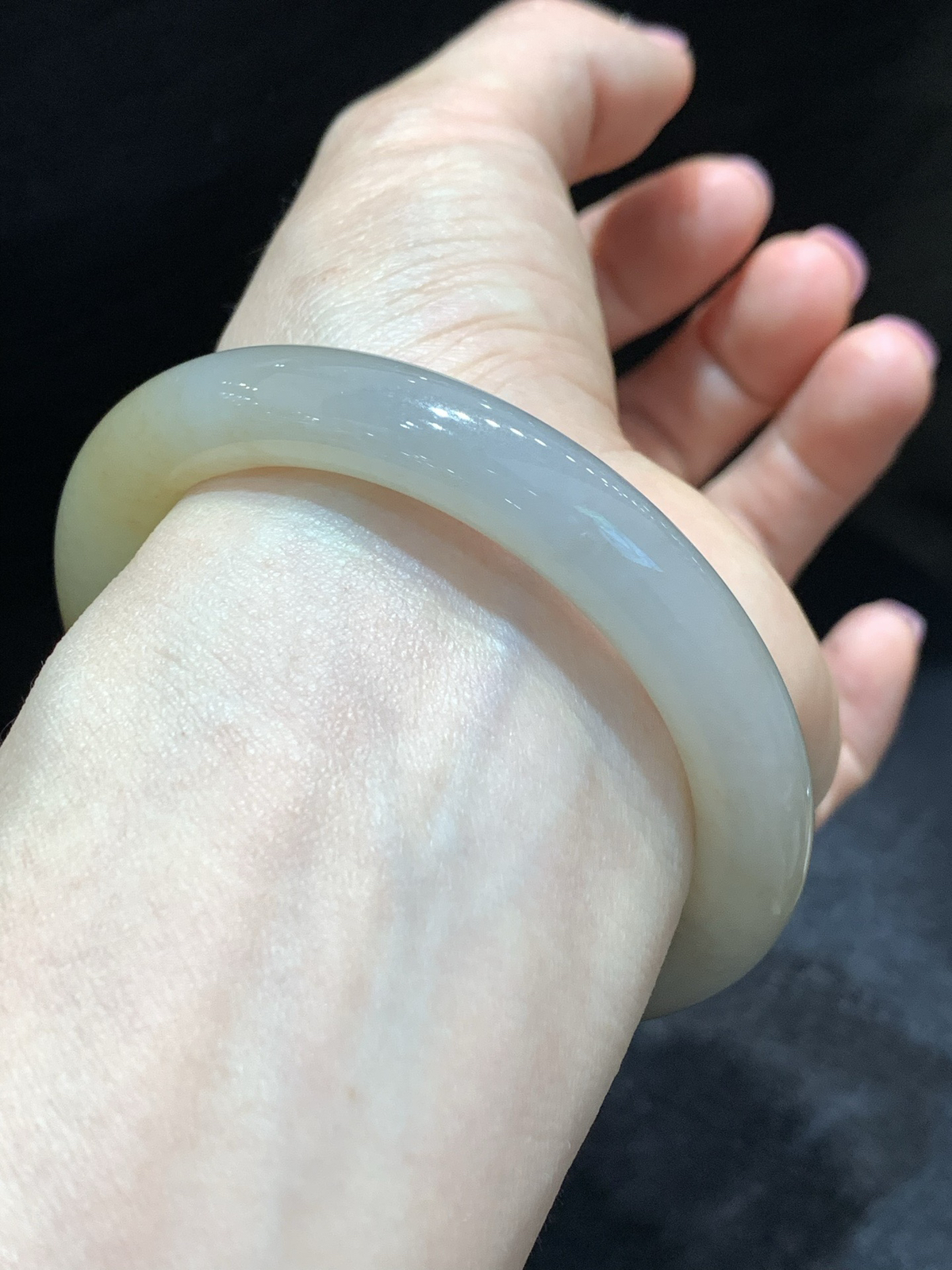 尺寸55.6/9.9/9.6，冰黄翡圆条手镯
水润细腻 颜色超美