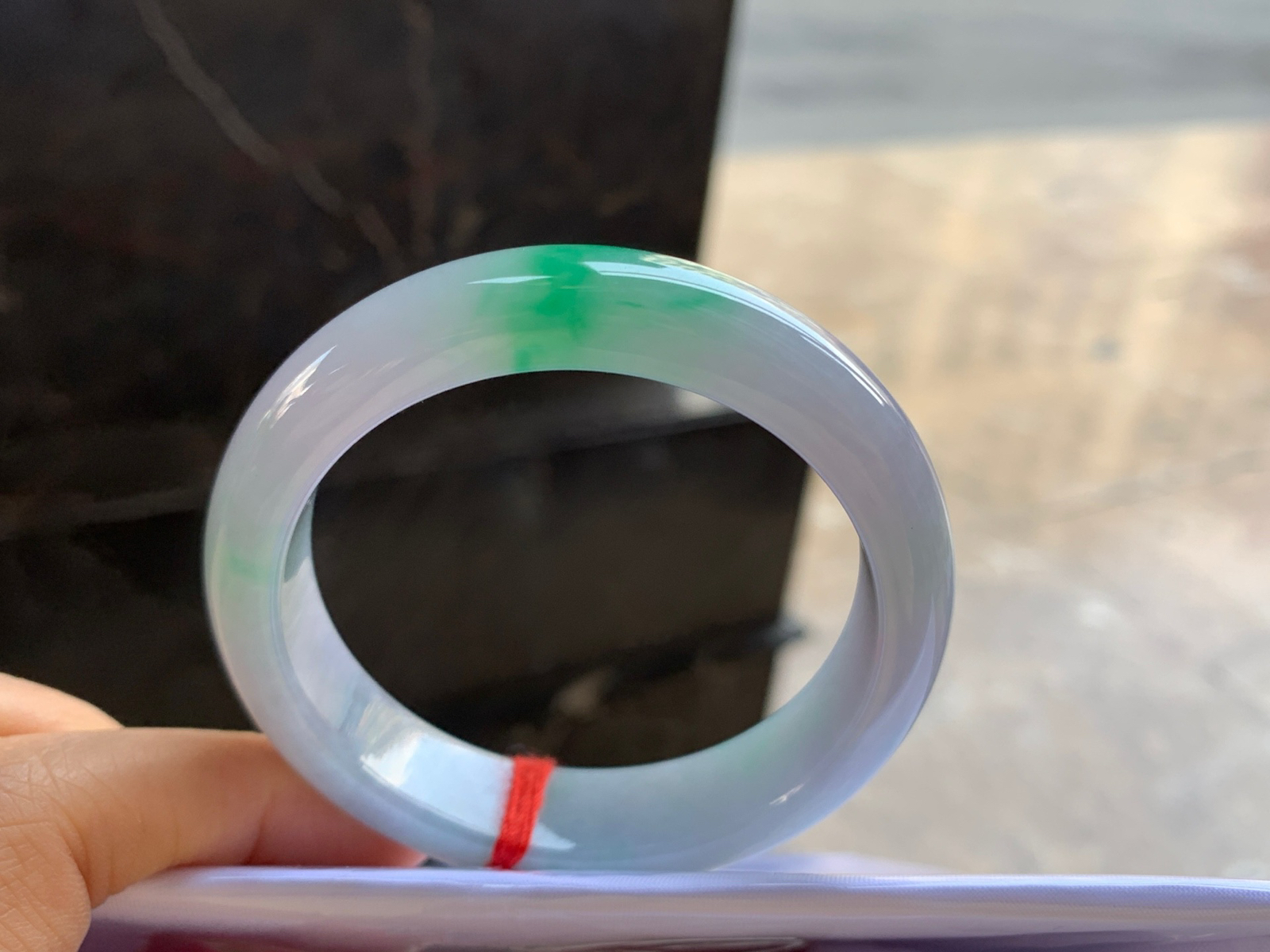 51.5-12.8-8

春带彩手镯^_^玉质温润 颜色鲜艳