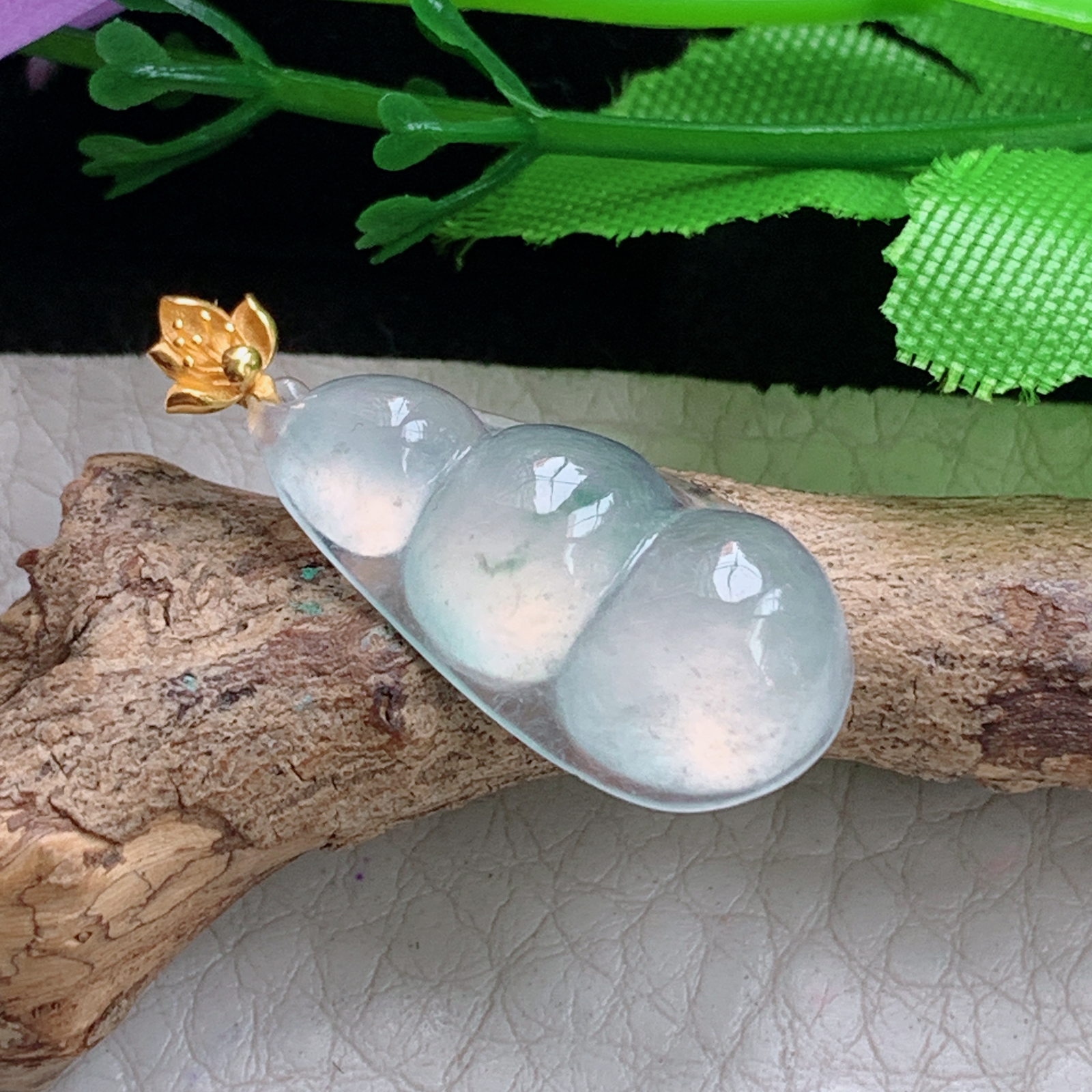 xo实拍30*13.2*5.8缅甸翡翠a货冰种飘花平安豆 翡翠豆荚 状元豆玉挂件 玉坠