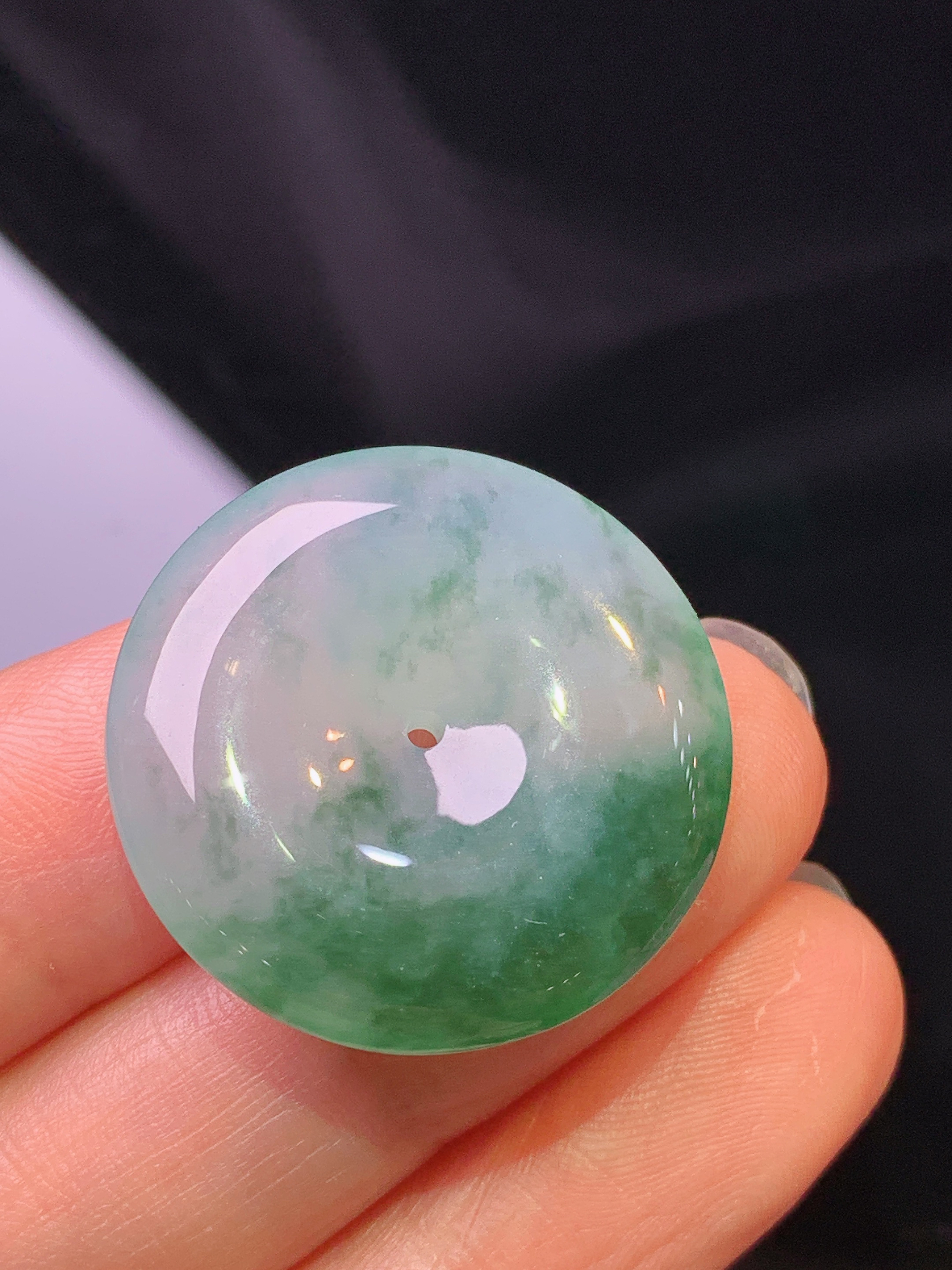 冰种飘绿平安扣吊坠 玉质细腻 色泽艳丽清新 水润亮眼 整体尺寸25.7*5.6d2