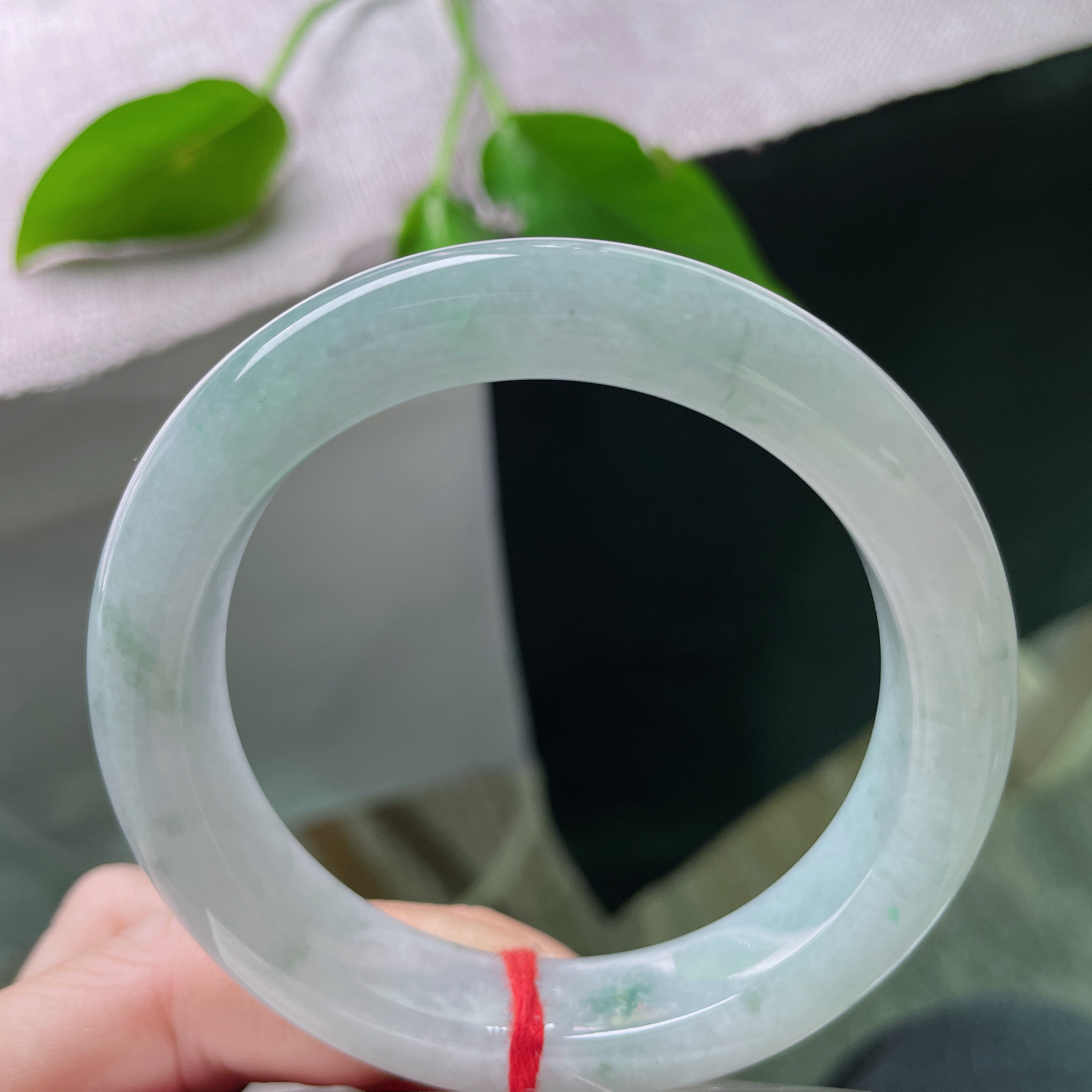 尺寸：56.2/12.7/9.4，淡蓝底正圈，厚装大气，玉遇良人，镯定今生..