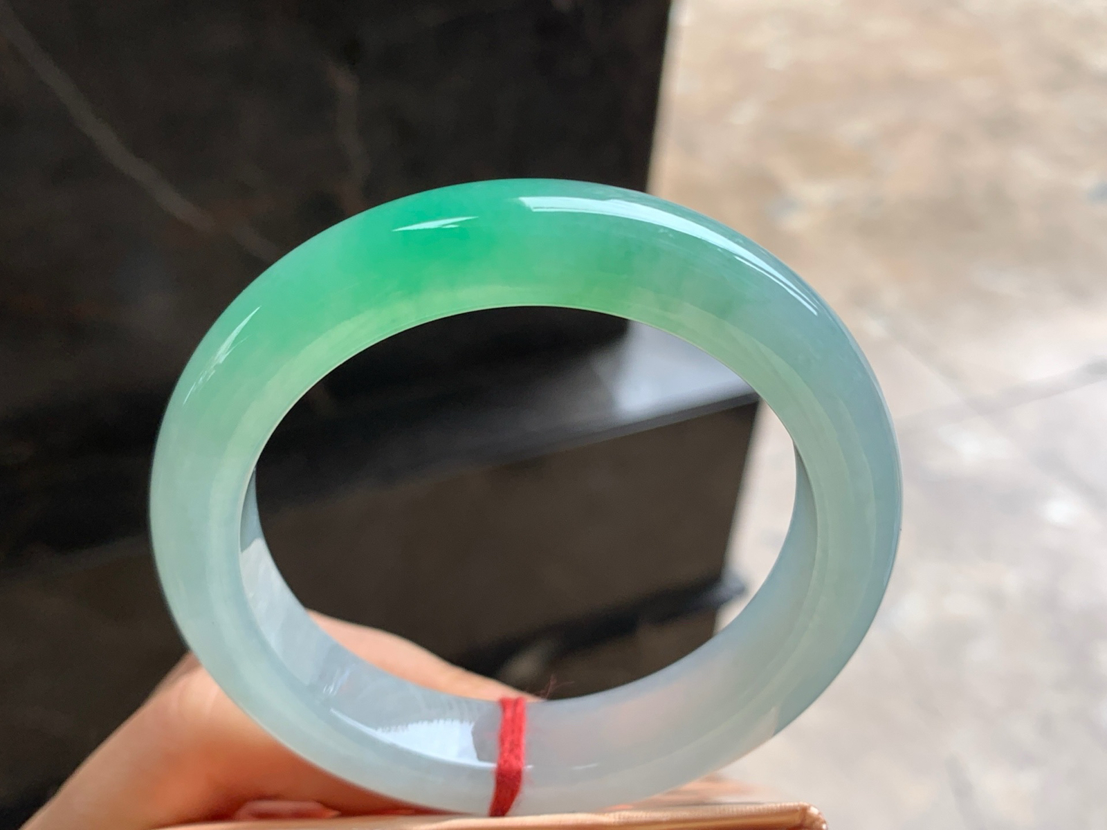 55.5-12.3-9.2

阳绿色手镯^_^色阳