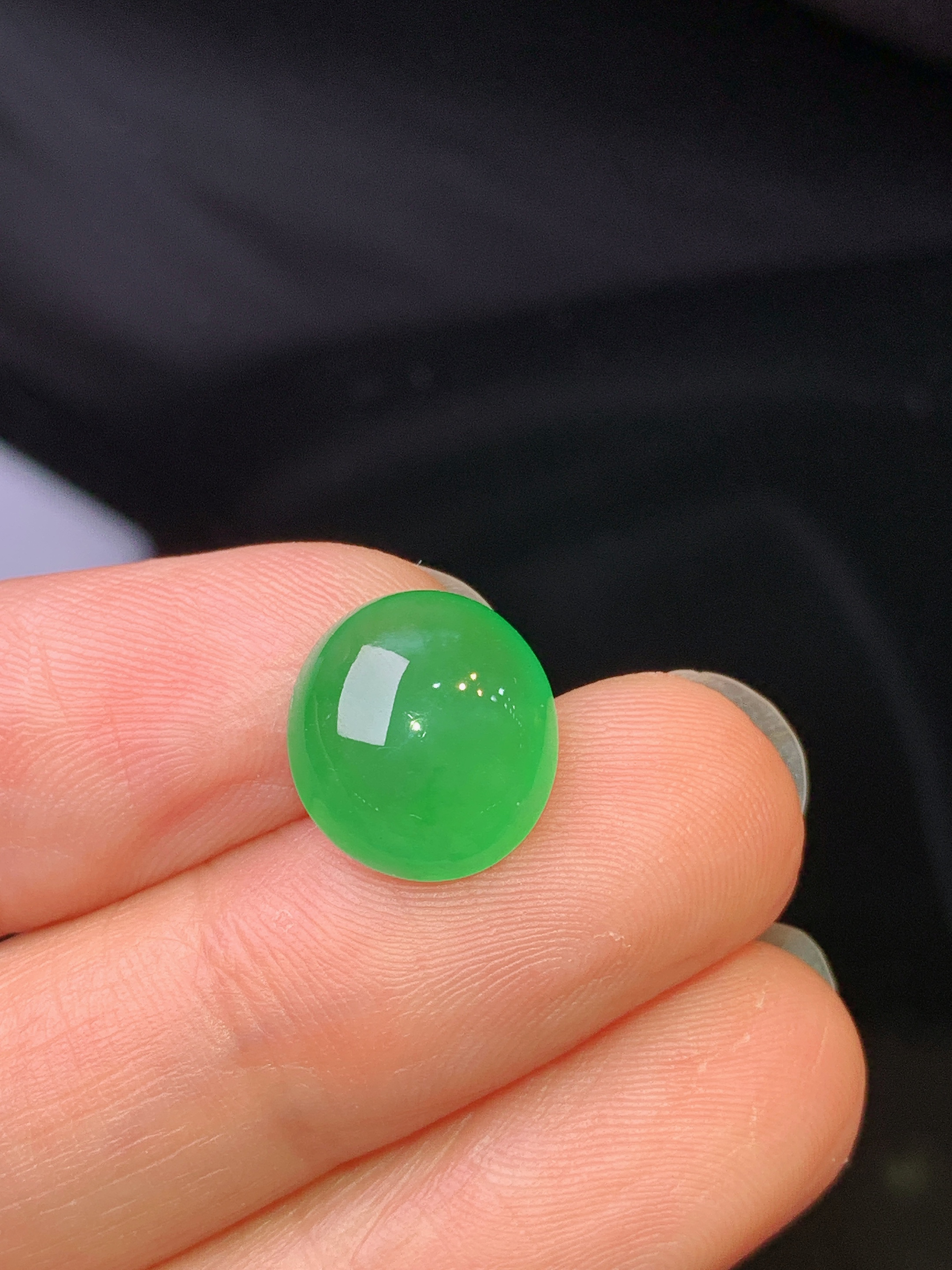 镶嵌款 满绿蛋面吊坠 玉质细腻 色泽艳丽清新 水润亮眼 整体尺寸11.8*10.8*5.8d3