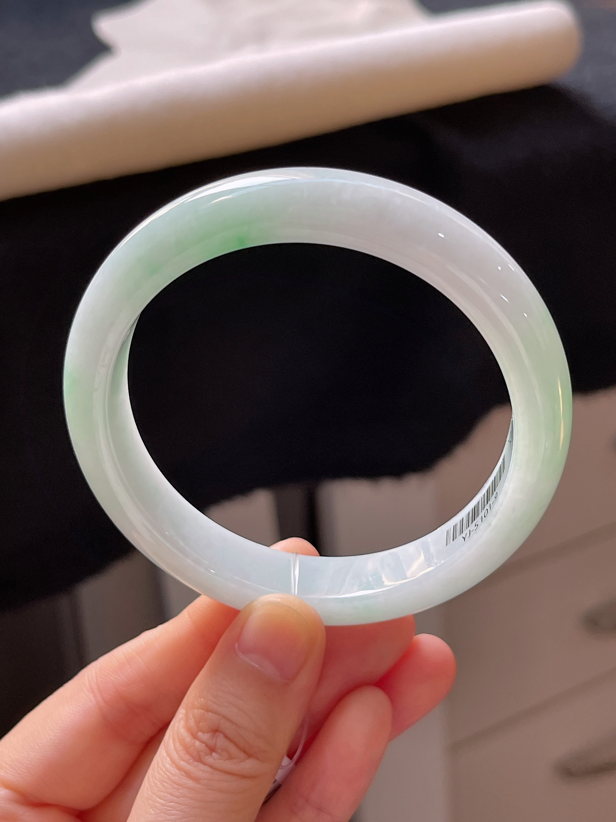 正圈58.4圈口，翡翠糯化种飘绿手镯