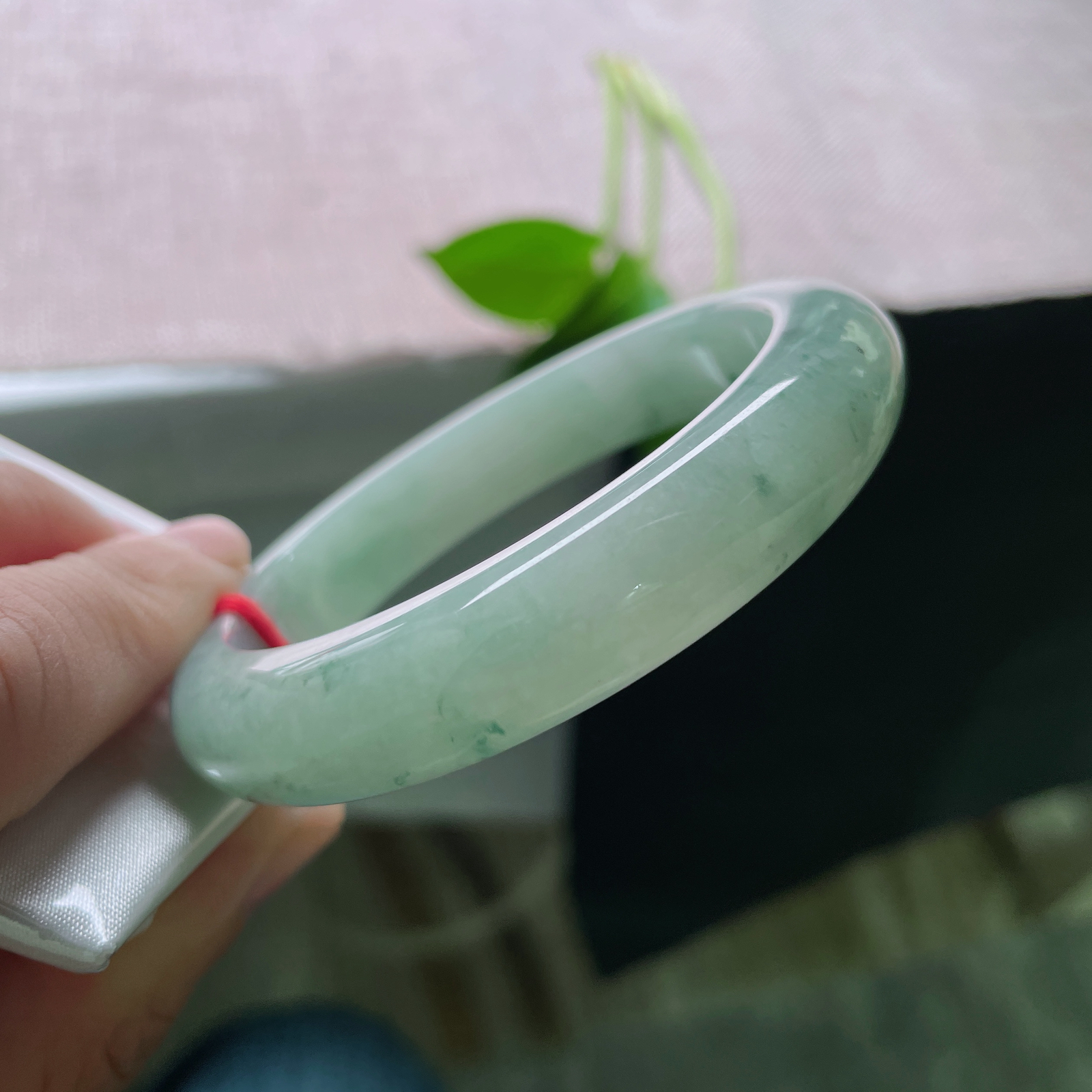 尺寸：56.6/13.2/8.9，飘花正圈，底子干净清爽，细腻，花色灵动飘逸..