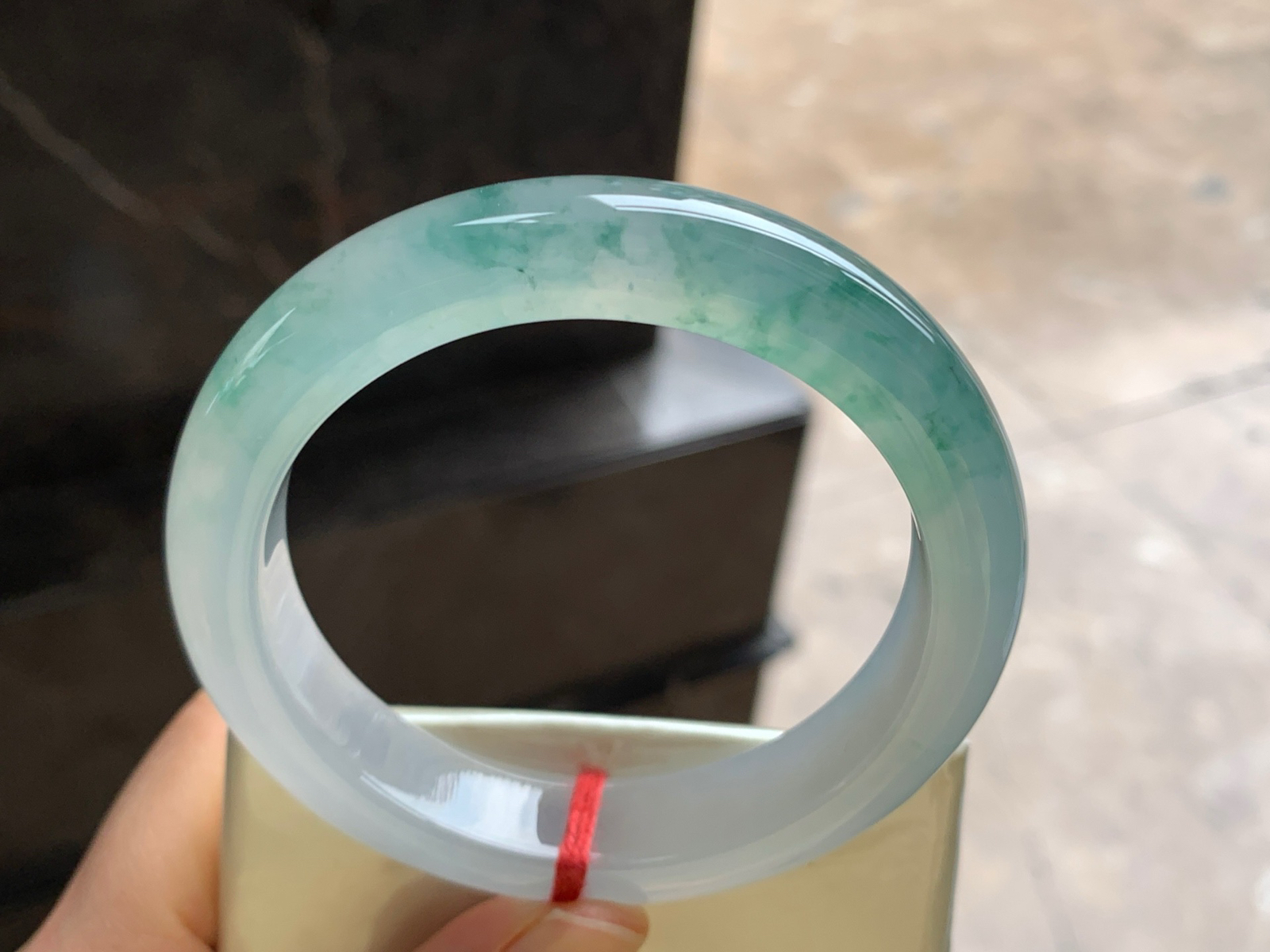 57.5-12.4-7.2

冰种飘花手镯^_^冰透