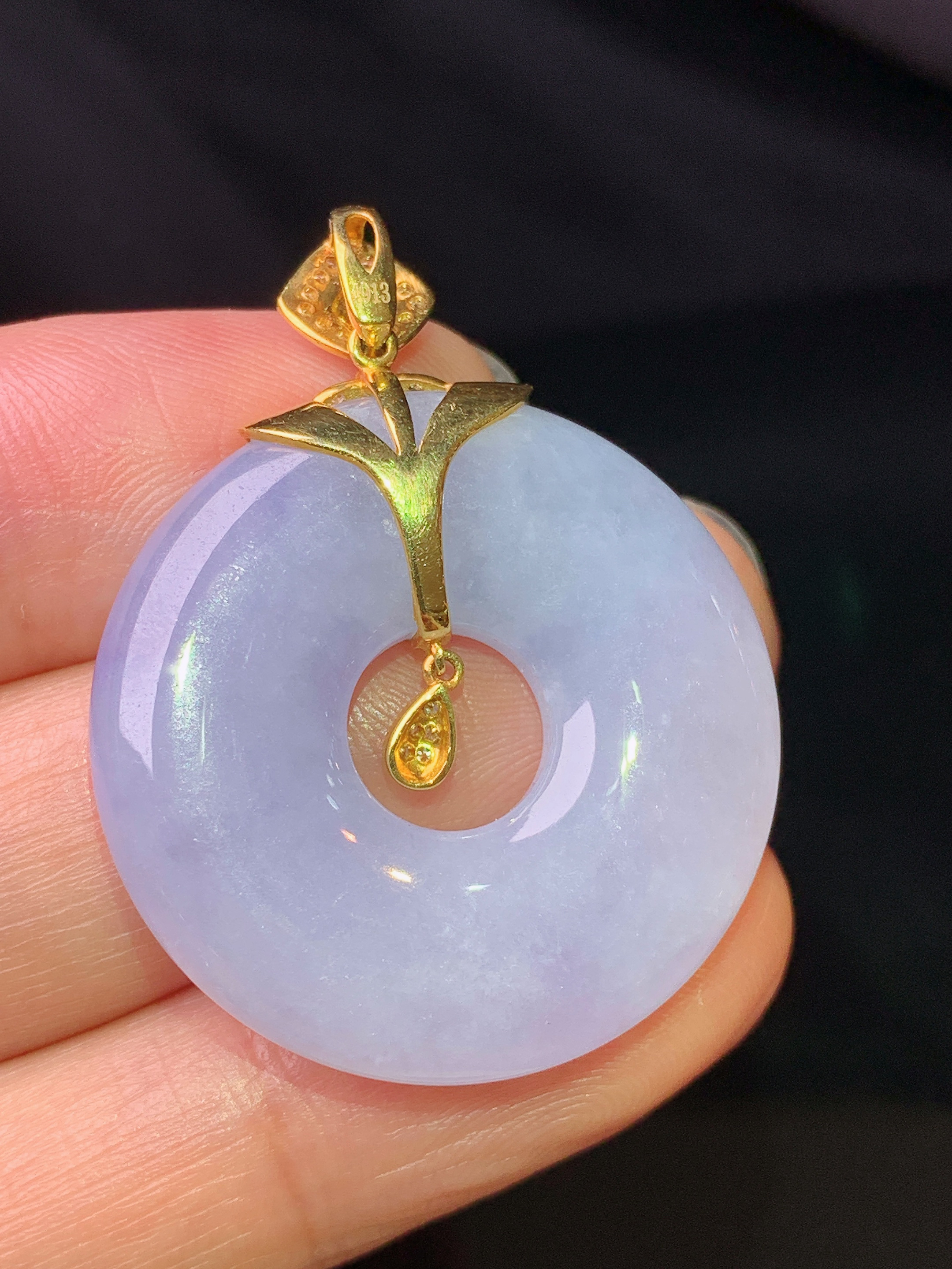 18k金钻镶嵌紫罗兰平安环吊坠 玉质细腻 色泽艳丽清新 水润亮眼 整体尺寸36.5*28*5.5j2